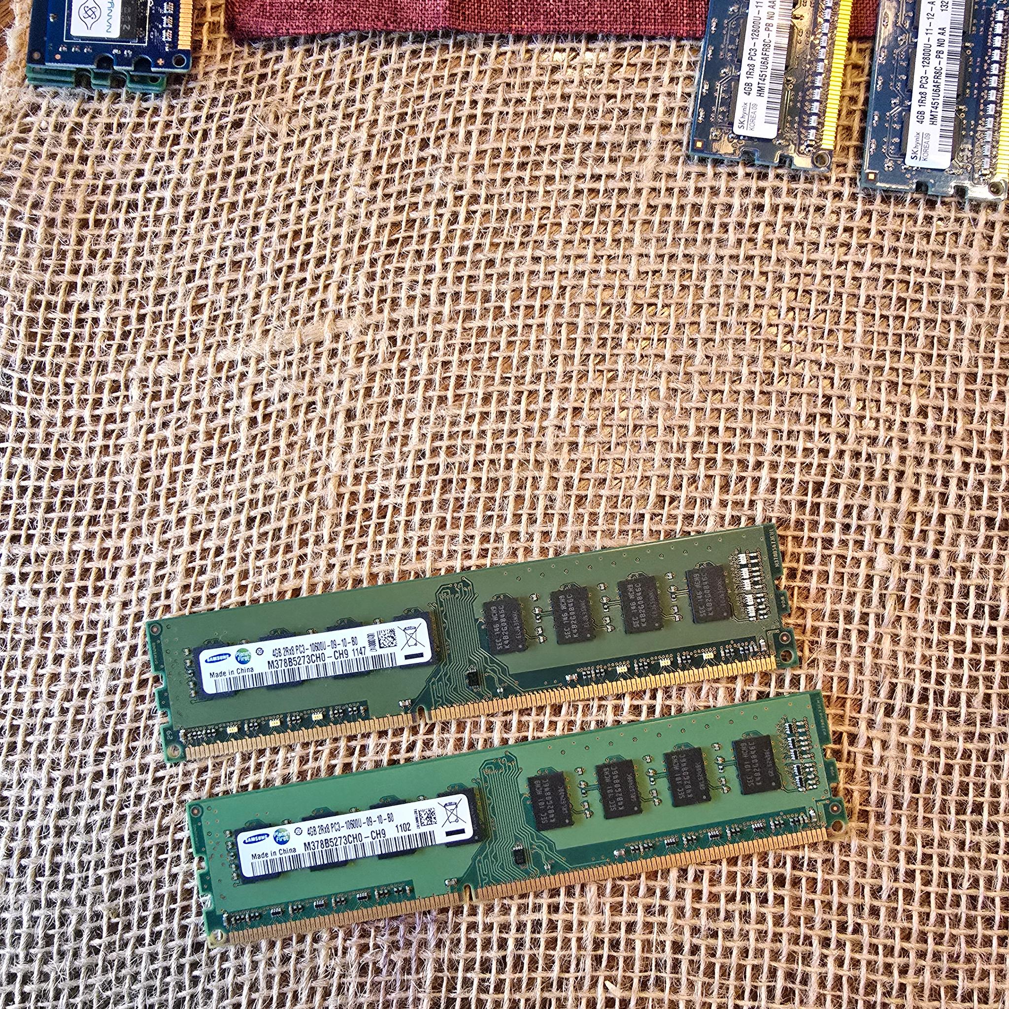 Samsung 4GB PC3-10600 DDR3- 1333MHz non-ECC Unbuffered CL9 240-Pin M378B5273CH0-CH9 2Rx8 Dual Rank