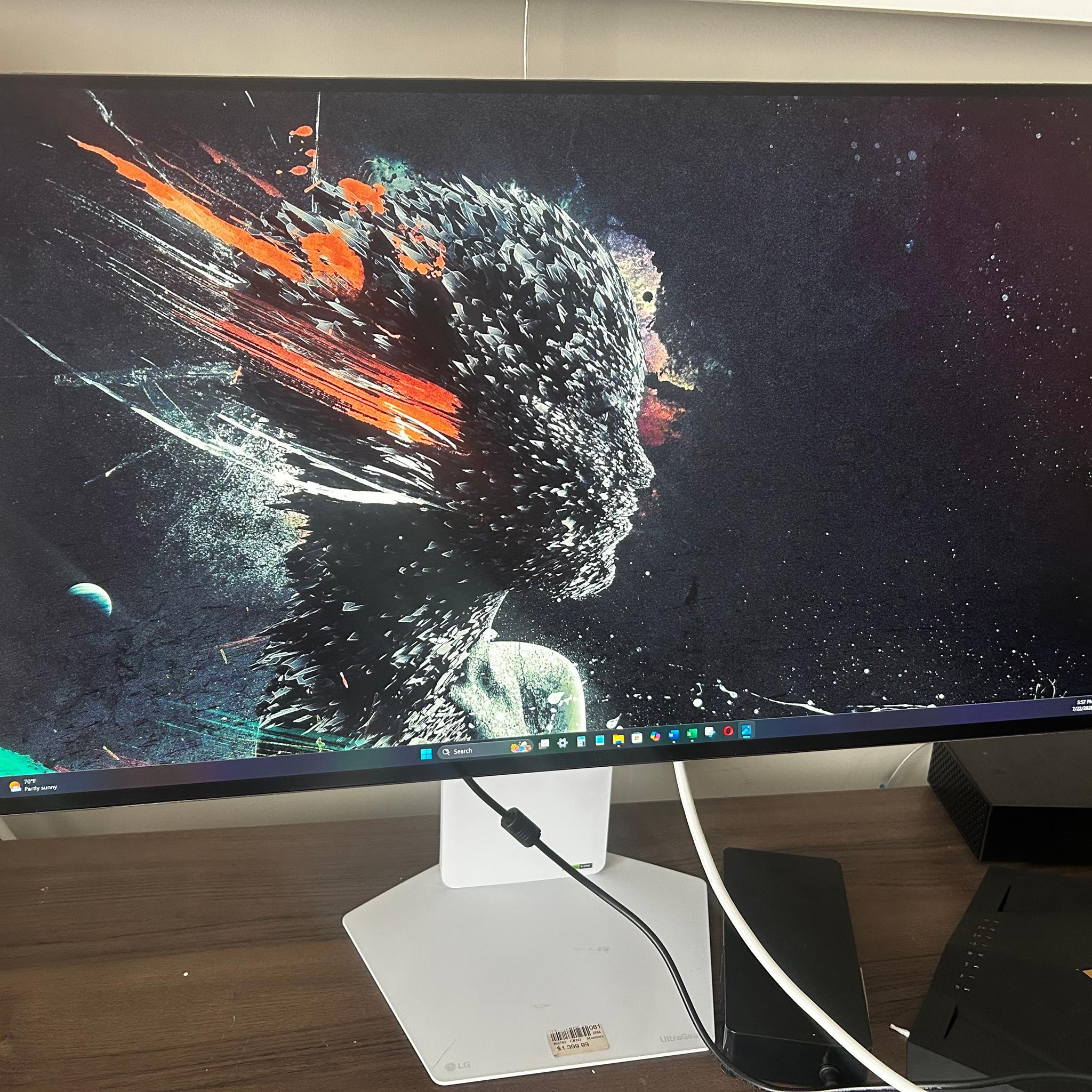 ALL WHITE LG UltraGear  32" 4K UHD (3840 x 2160) 240Hz Gaming Monitor (32GS95UV-W)