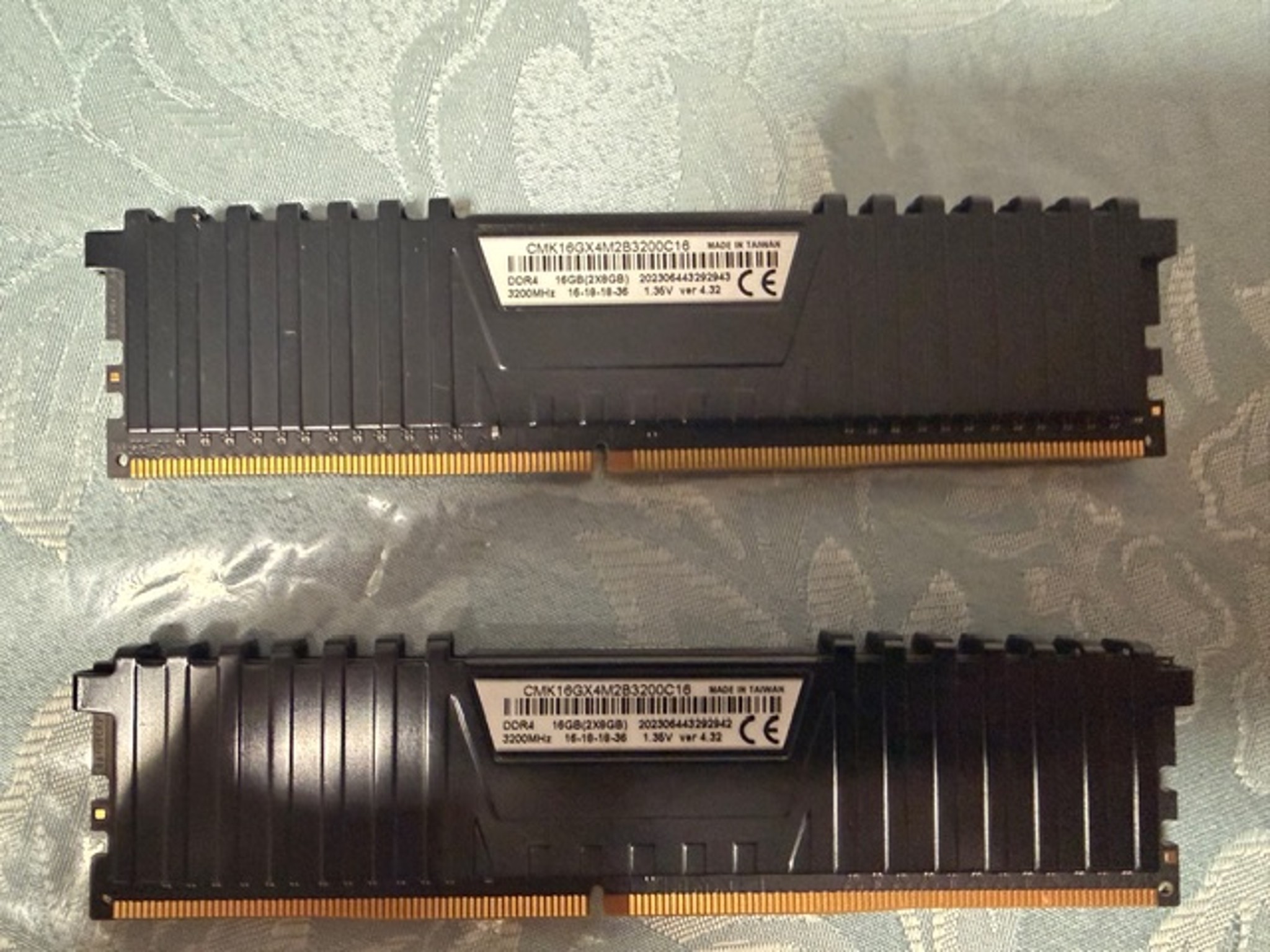Corsair Vengeance 16 GB (2x 8GB) LPX DDR4 Ram 3200 MHz CL16-18-18-36 1.35V Desktop Memory