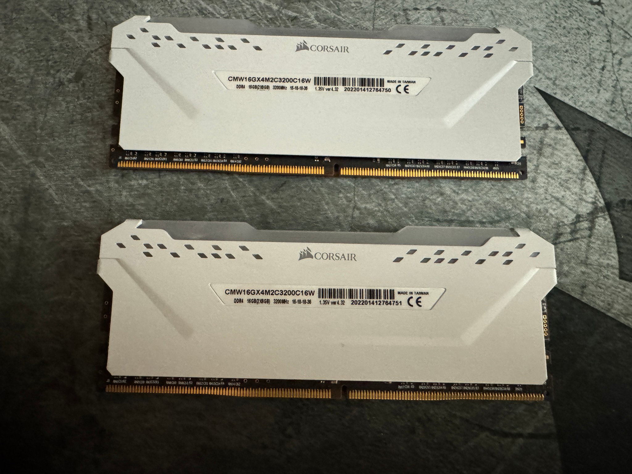 White Corsair Venegance RGB Pro 2x8GB 3200Mhz Memory
