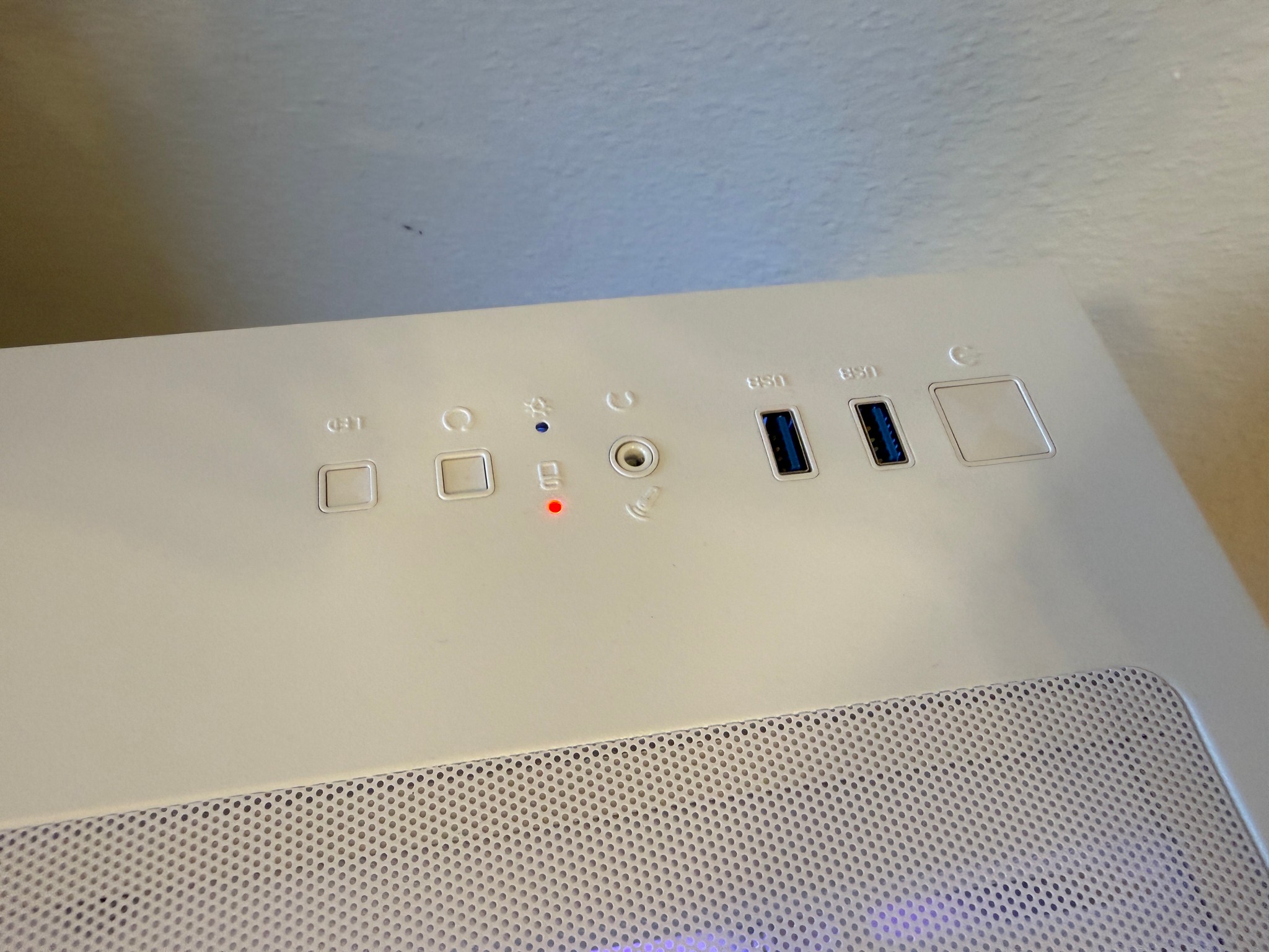 💈Custom White/Red RGB Gaming PC💈| Ryzen 3, GTX 1070, 16gb RAM | Fortnite, CoD, Arc Raiders, More!