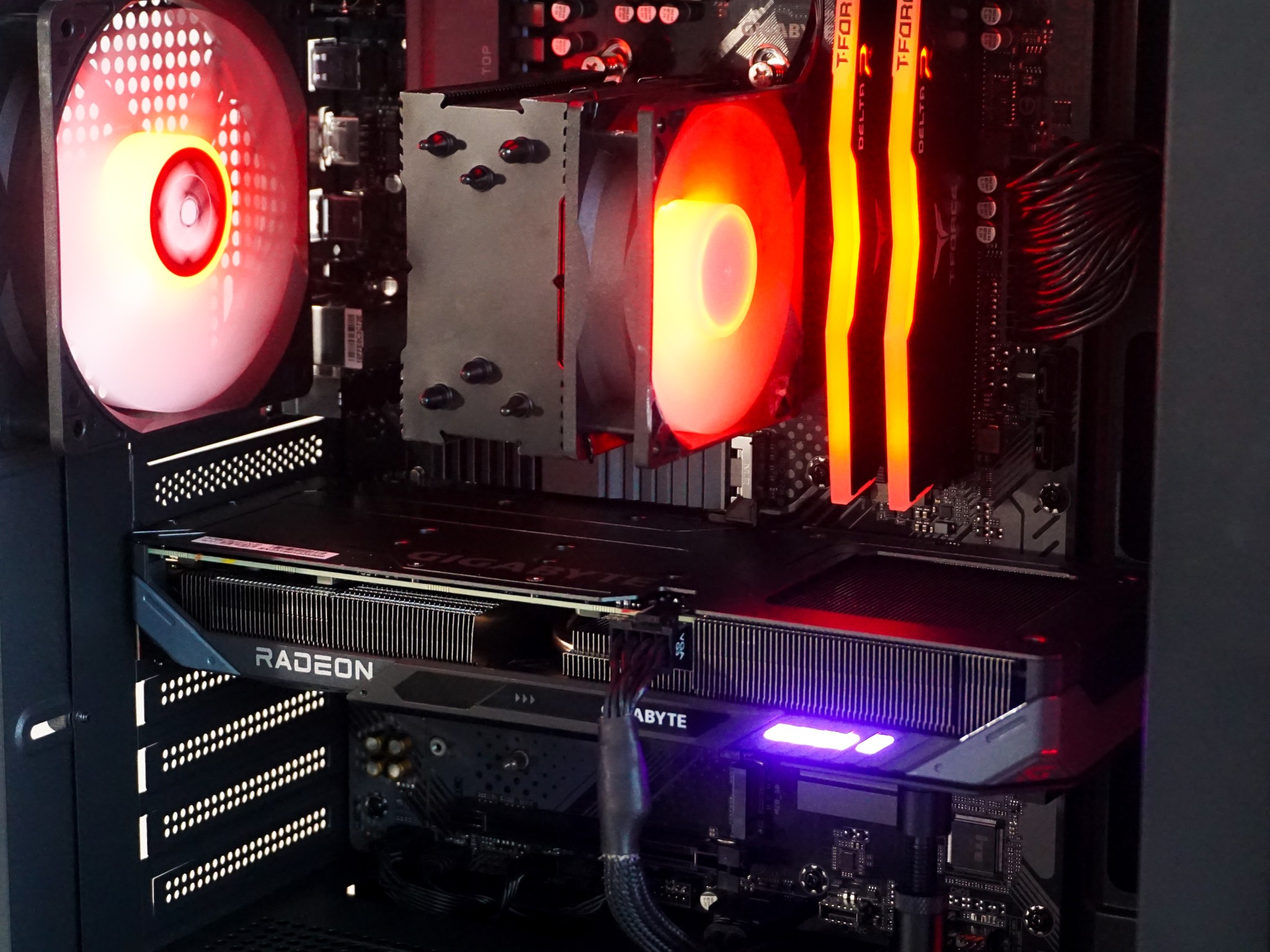 JOY - Ryzen 7 5800X / RX 9060 XT 8GB / 32GB RAM DDR4-3600 / 1TB NVMe SSD – Gaming PC