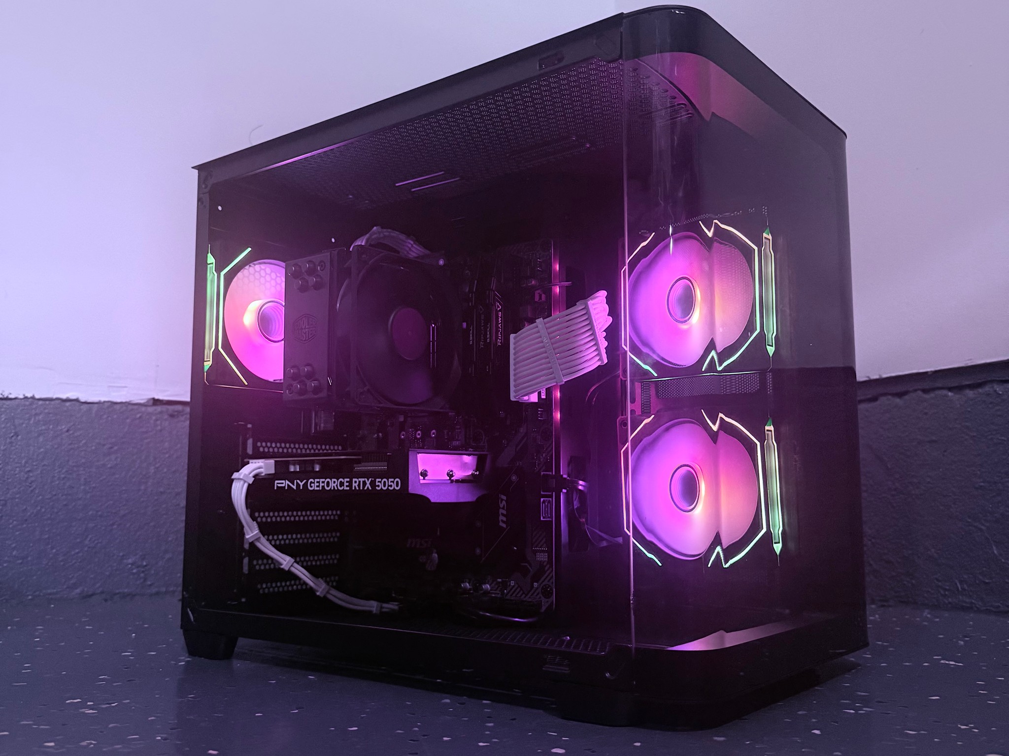 ❄️"Polar Shadow"⚫️| 1080p Gaming | RTX 5050 | Ryzen 7 3700X | 16GB Ram | 1TB SSD | Free ShIpping