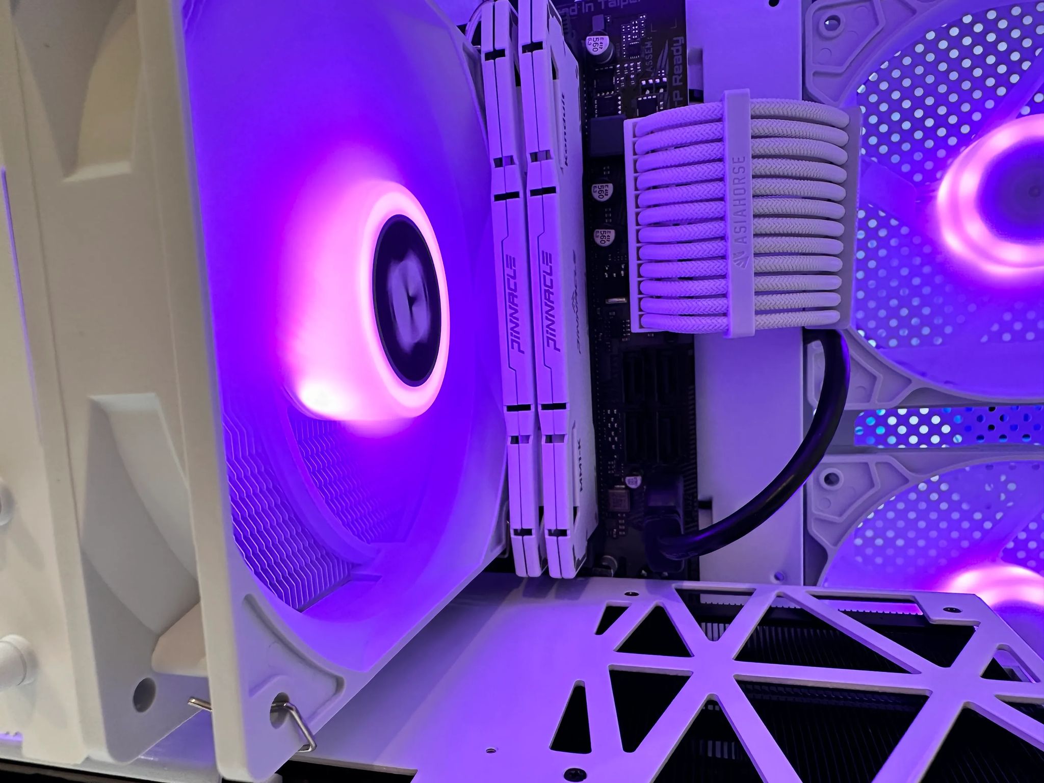 🤍🏔️Alaska🏔️❄️Gaming PC❄️AMD RX VEGA 56 8GB❄️Intel 12100F❄️16GB DDR4❄️1TB NVME SSD