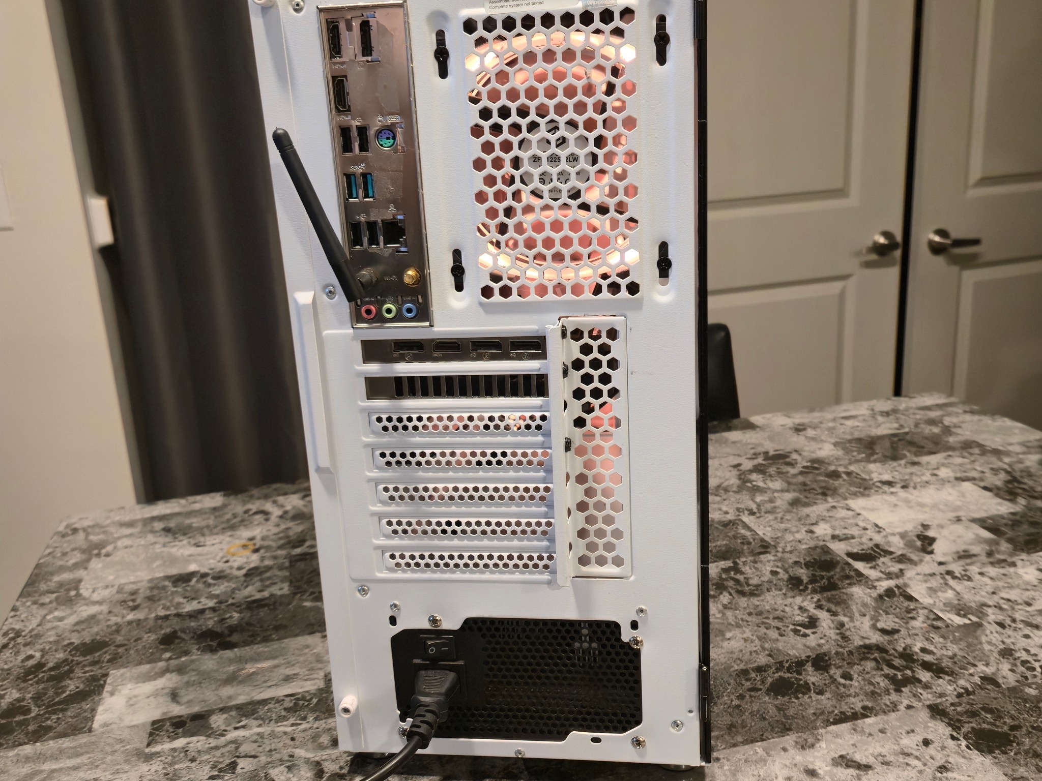 KIRA II 241V | Intel i7-12700F| RX 6700XT| 16 GB DDR4| 500 GB SSD| 600W PSU