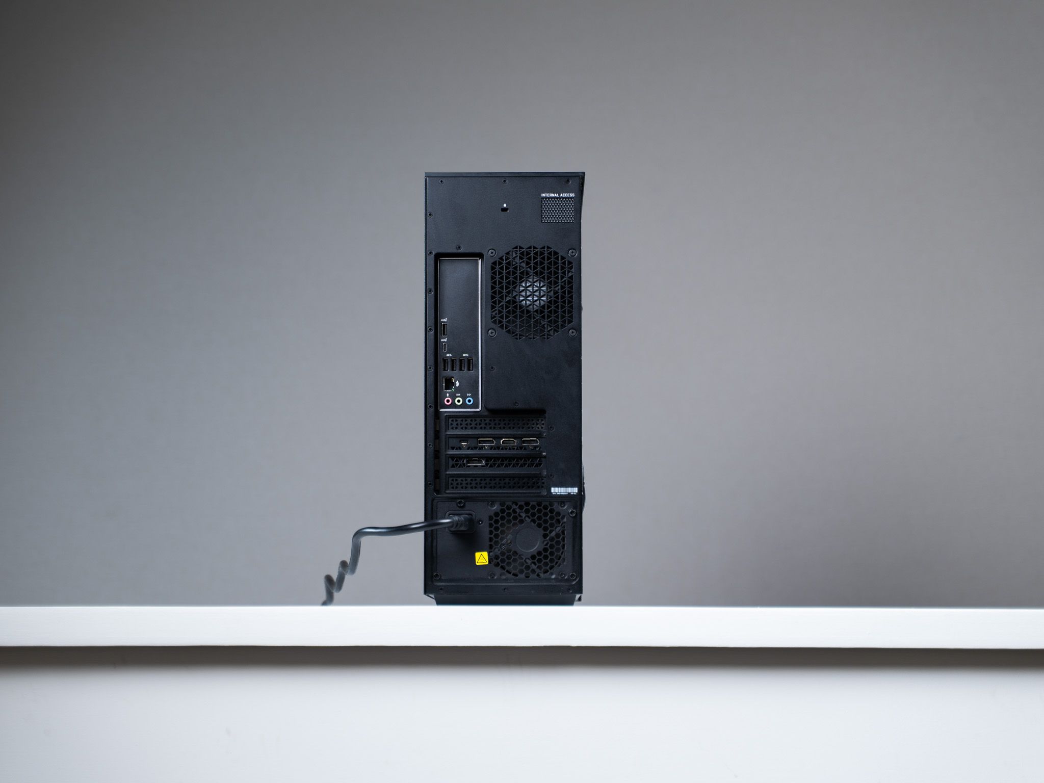 “Omenform” RTX 2070 Super Ryzen 5 3500 16GB 800GB Windows 11 Gaming PC Powerhouse