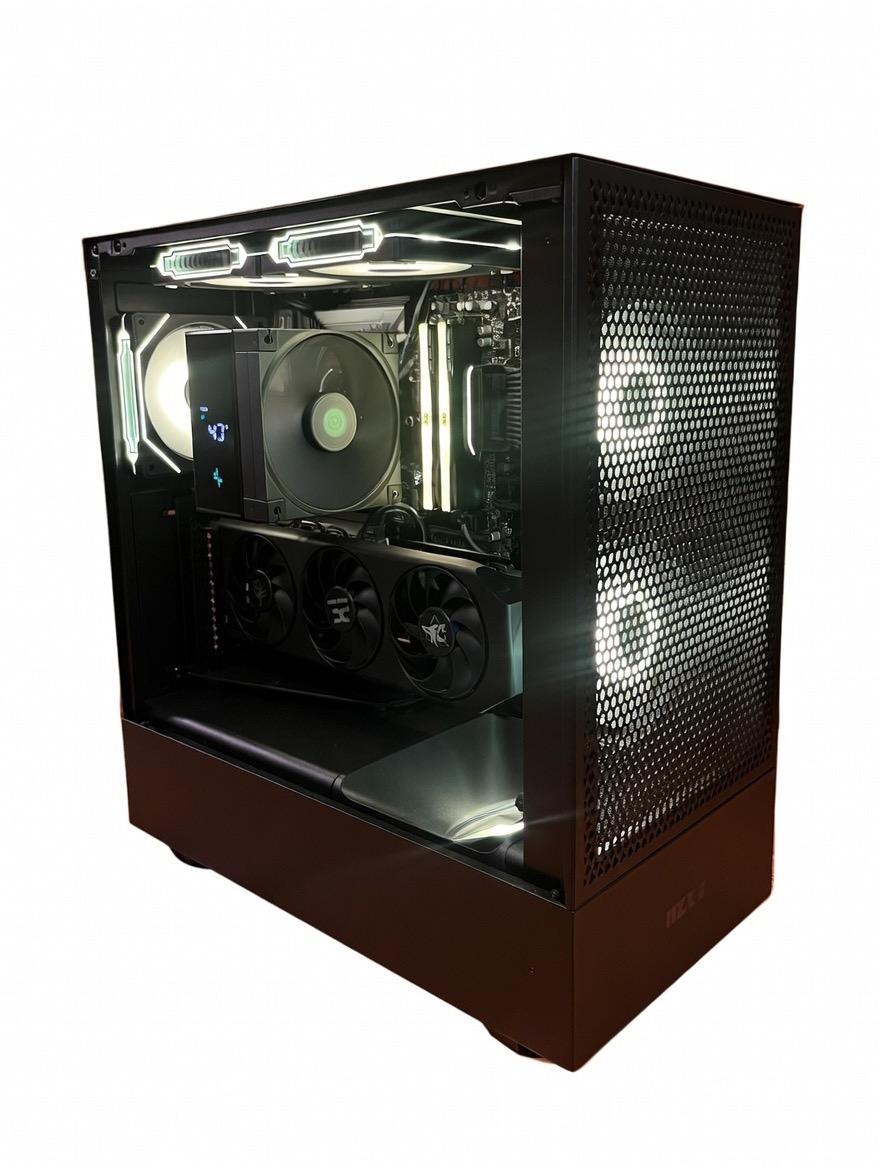 9060 XT 16 GB | 32 GB DDR5 6000 mhz | Ryzen 5 7400f | Vertical GPU
