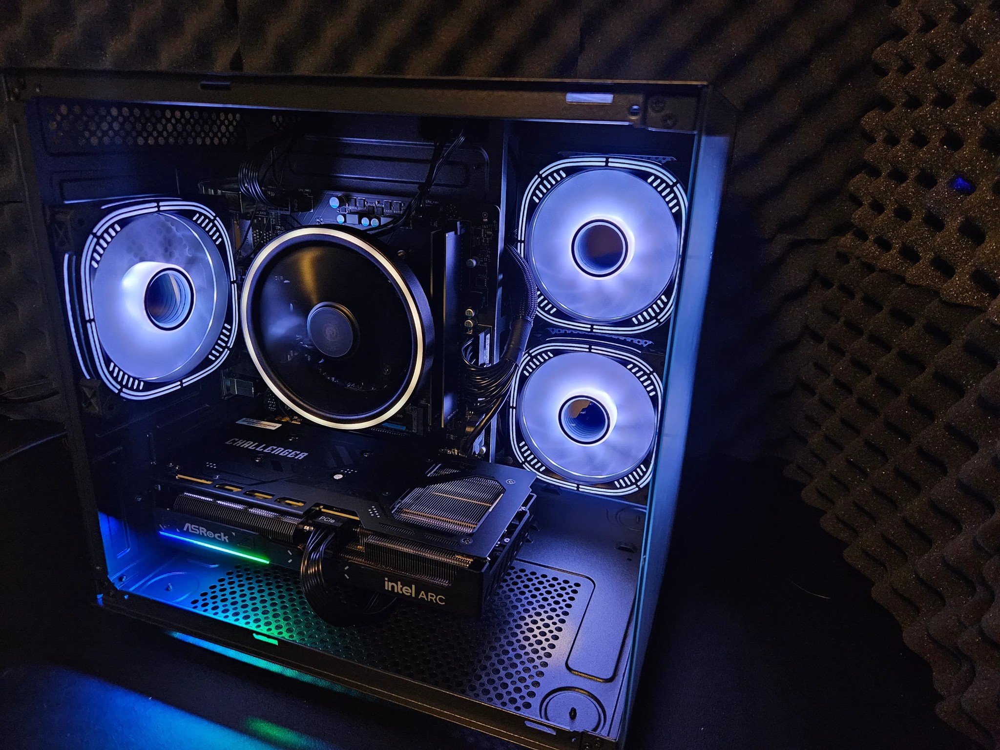 Dark side gaming rig Ryzen 5 / 32GB DDR4/ 1TB SSD / Intel Arc B570