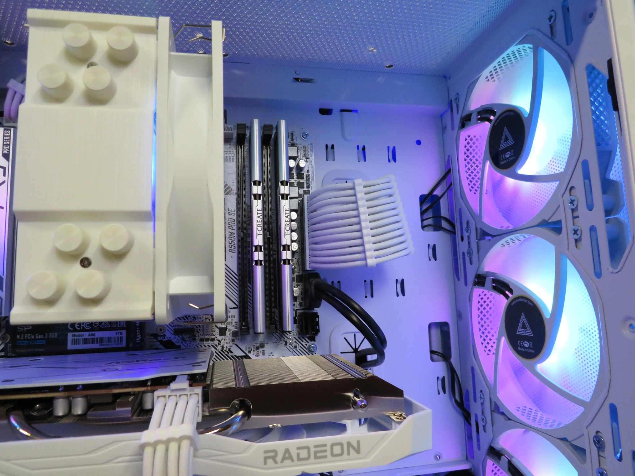 WHITE OUT: All New Parts! Ryzen 5 5600 + AMD RX 6600 + 16 GB RAM + 1 TB NVME SSD