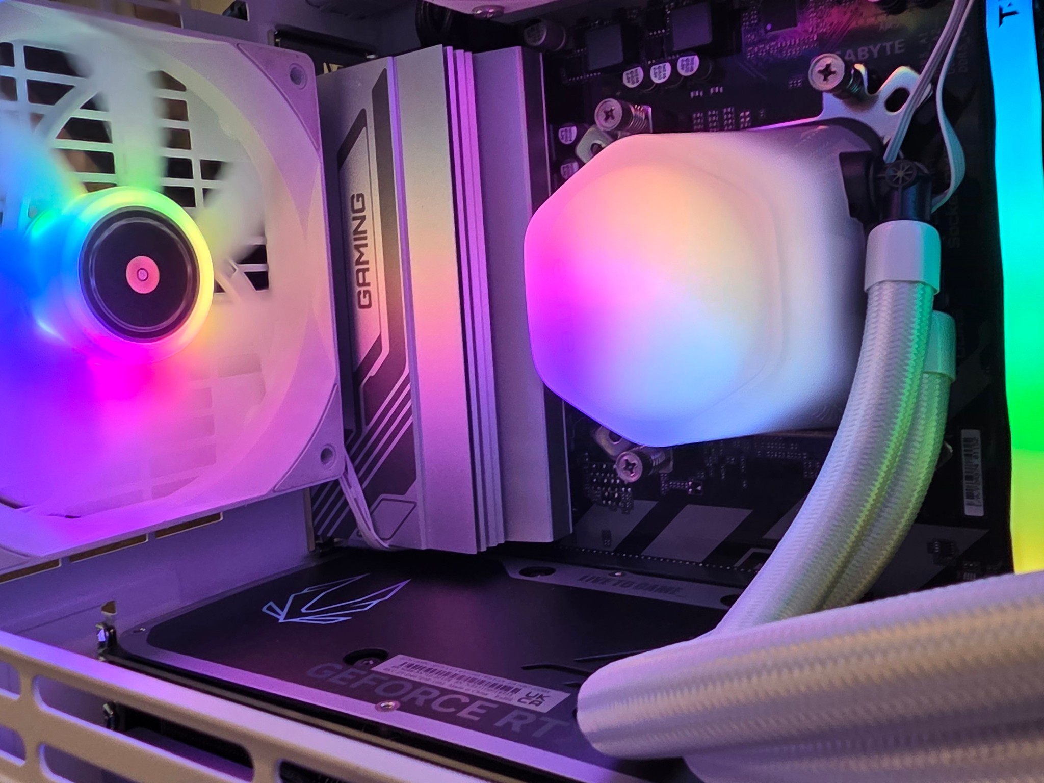🥶 Compact Minimalist Build🥶 | Ryzen 7700X | 32GB DDR5 | RTX 4070 Super | 1 TB NVME