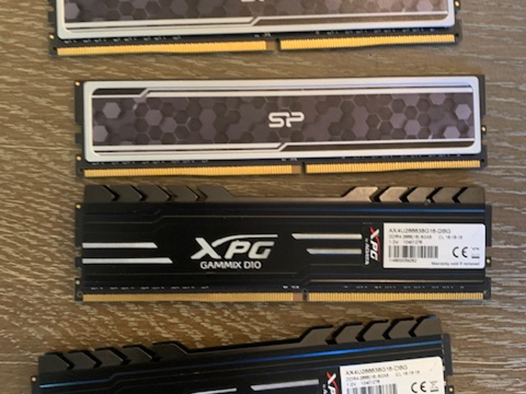 32 GB of assorted memory DDR4 2666 x2 and 3200 x2