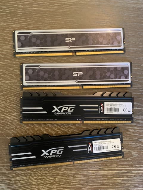 32 GB of assorted memory DDR4 2666 x2 and 3200 x2