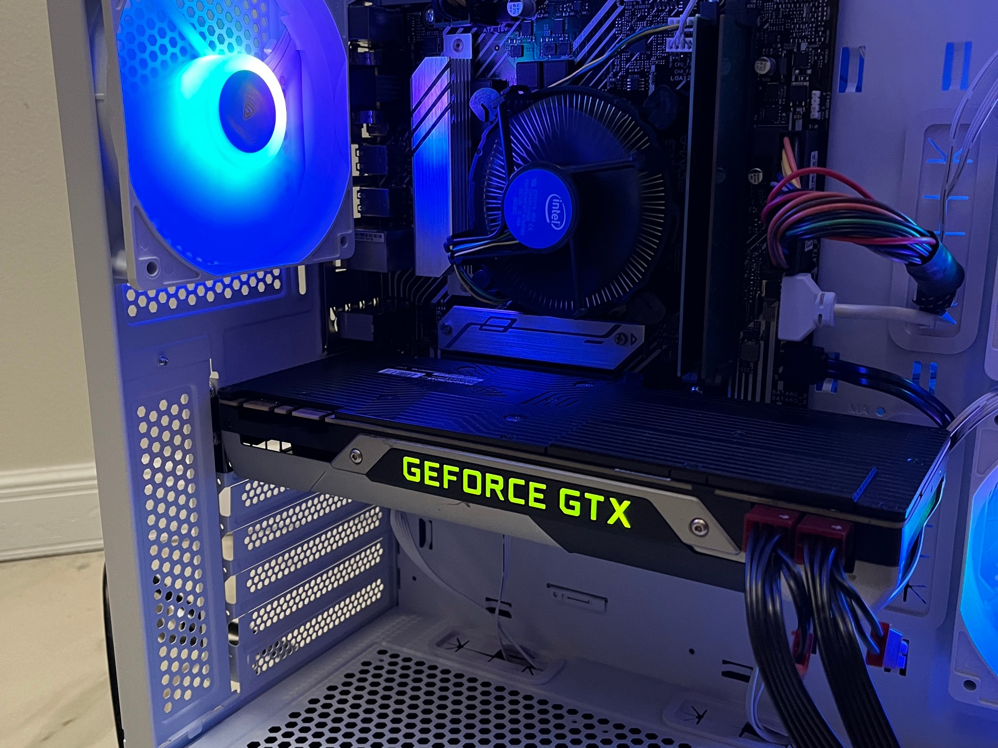 NVIDIA GTX 980, Intel Core i3-10100, 16GB RAM, 1TB Storage, Gaming PC w/ Wi-Fi & BT