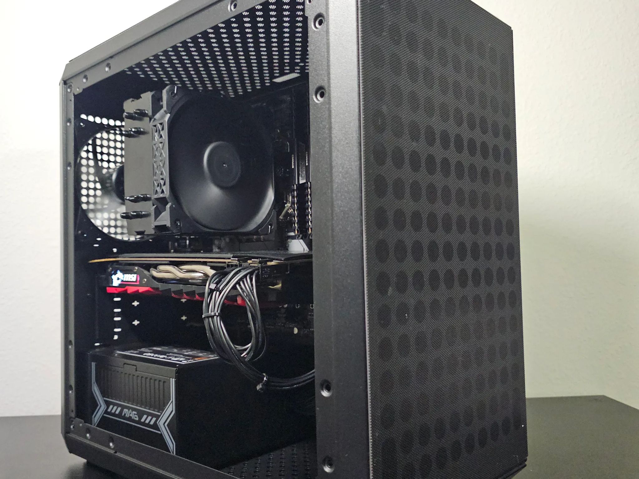 1080p Dragon // i5 9400f // GTX 1070 // 16GB DDR4 // 960GB SSD // Wi-Fi + BT