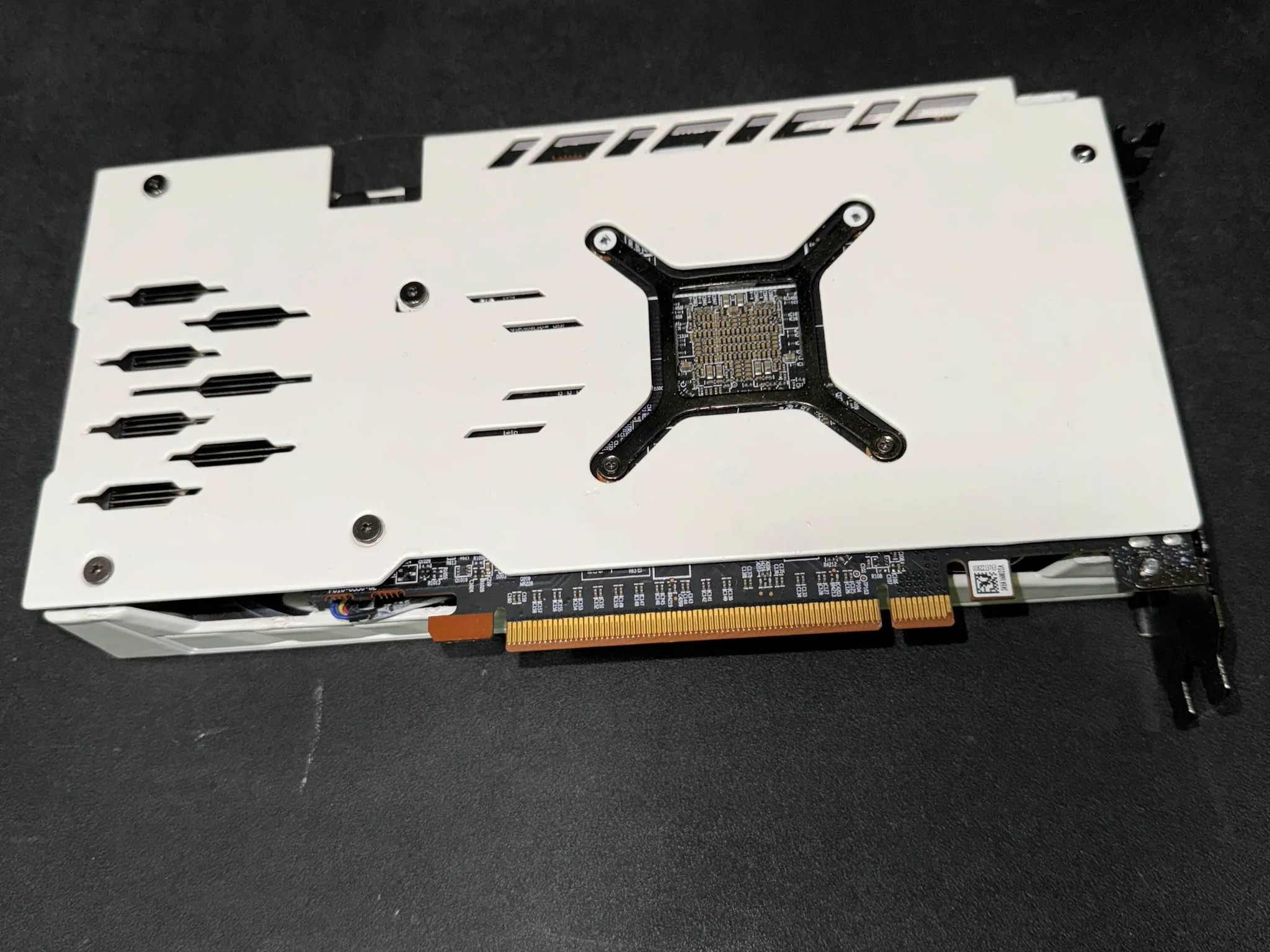 Sapphire PULSE BE Radeon RX 5600 XT 6 GB (White Custom Painted)
