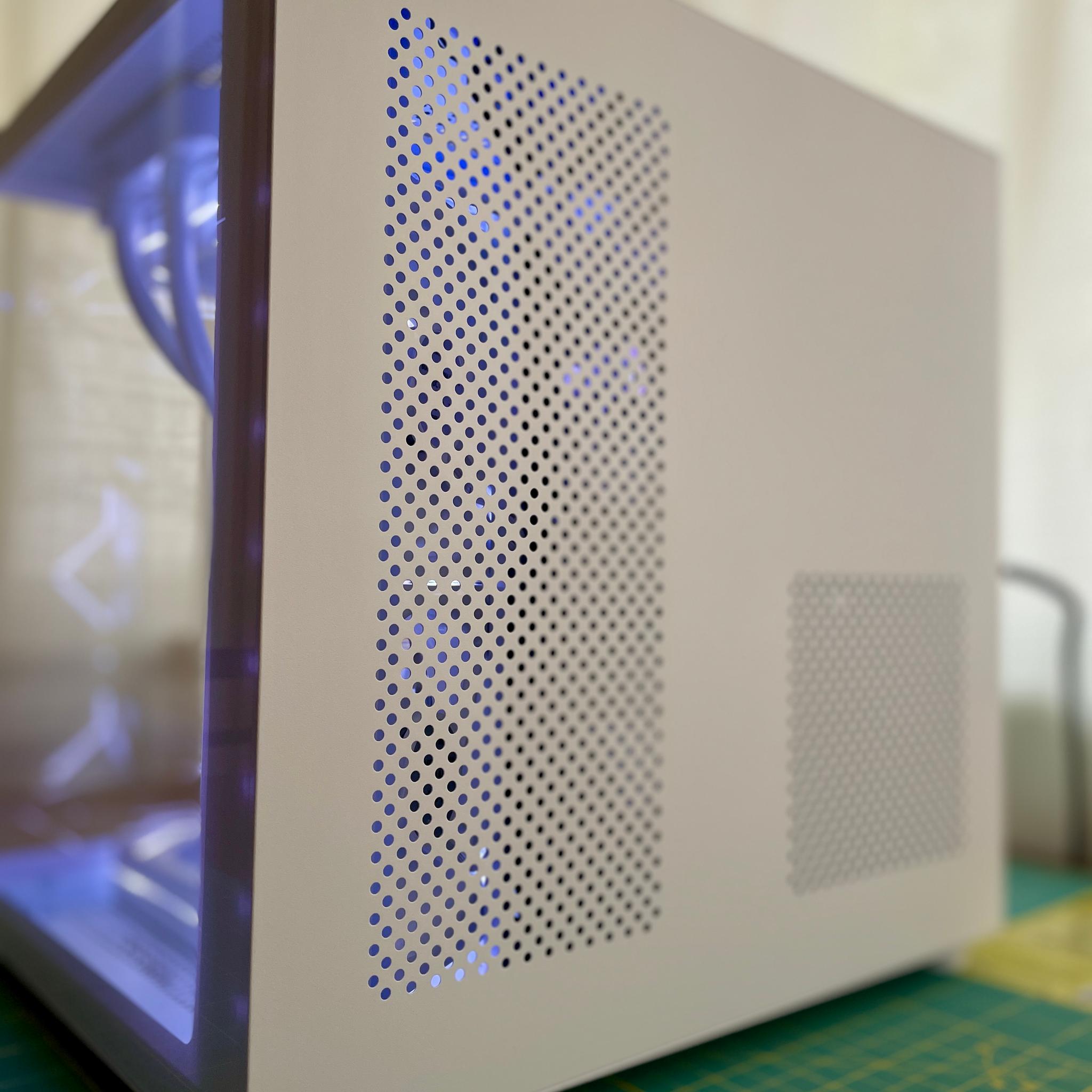 Ryzen 5 7500f | NVIDIA 3060 12GB | 32GB DDR5 RAM | 1 TB nvme SSD | Animated GIF LCD Display