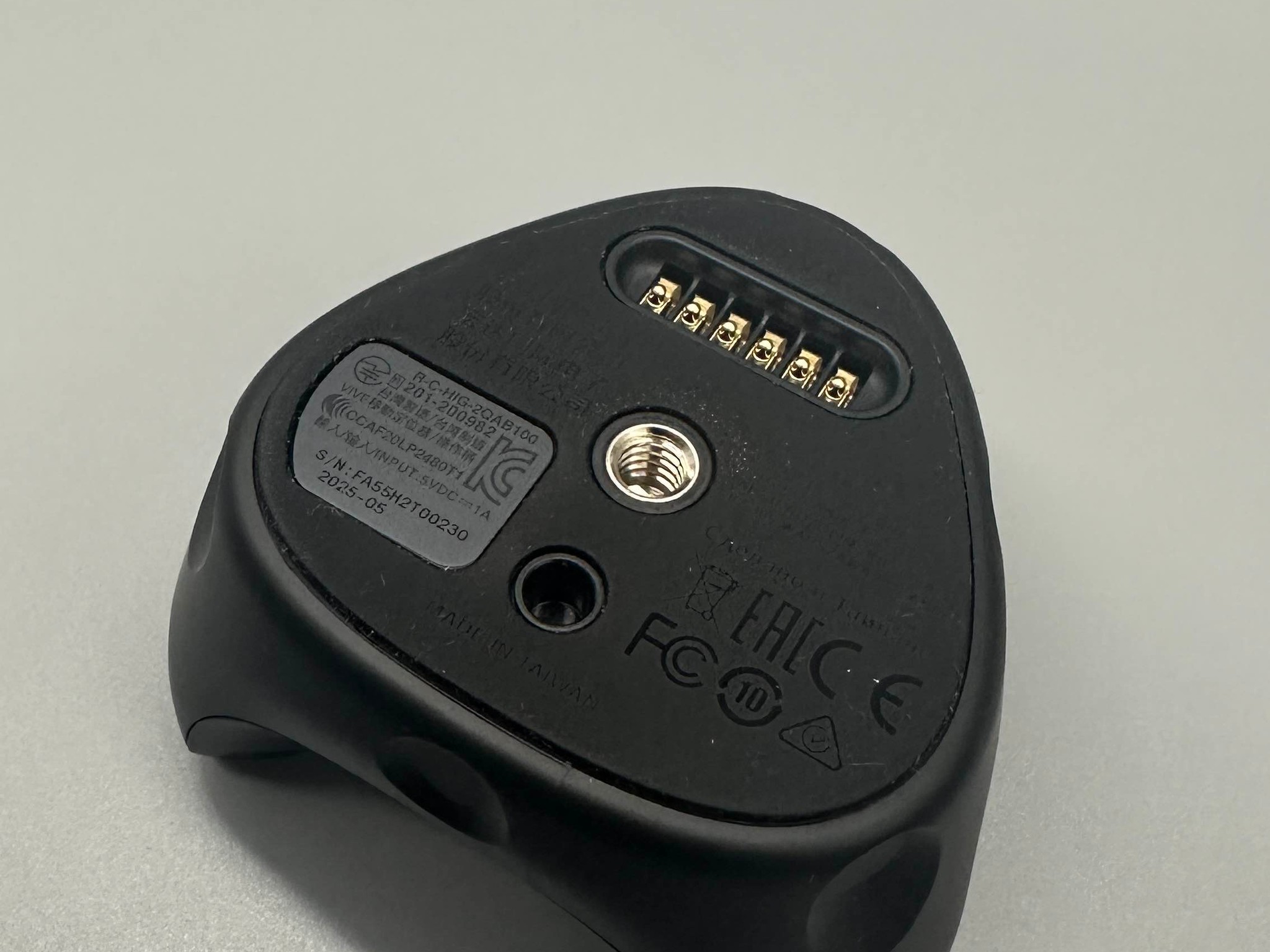 Full Body Tracking Vive Trackers (3) and 2.0 Base Stations