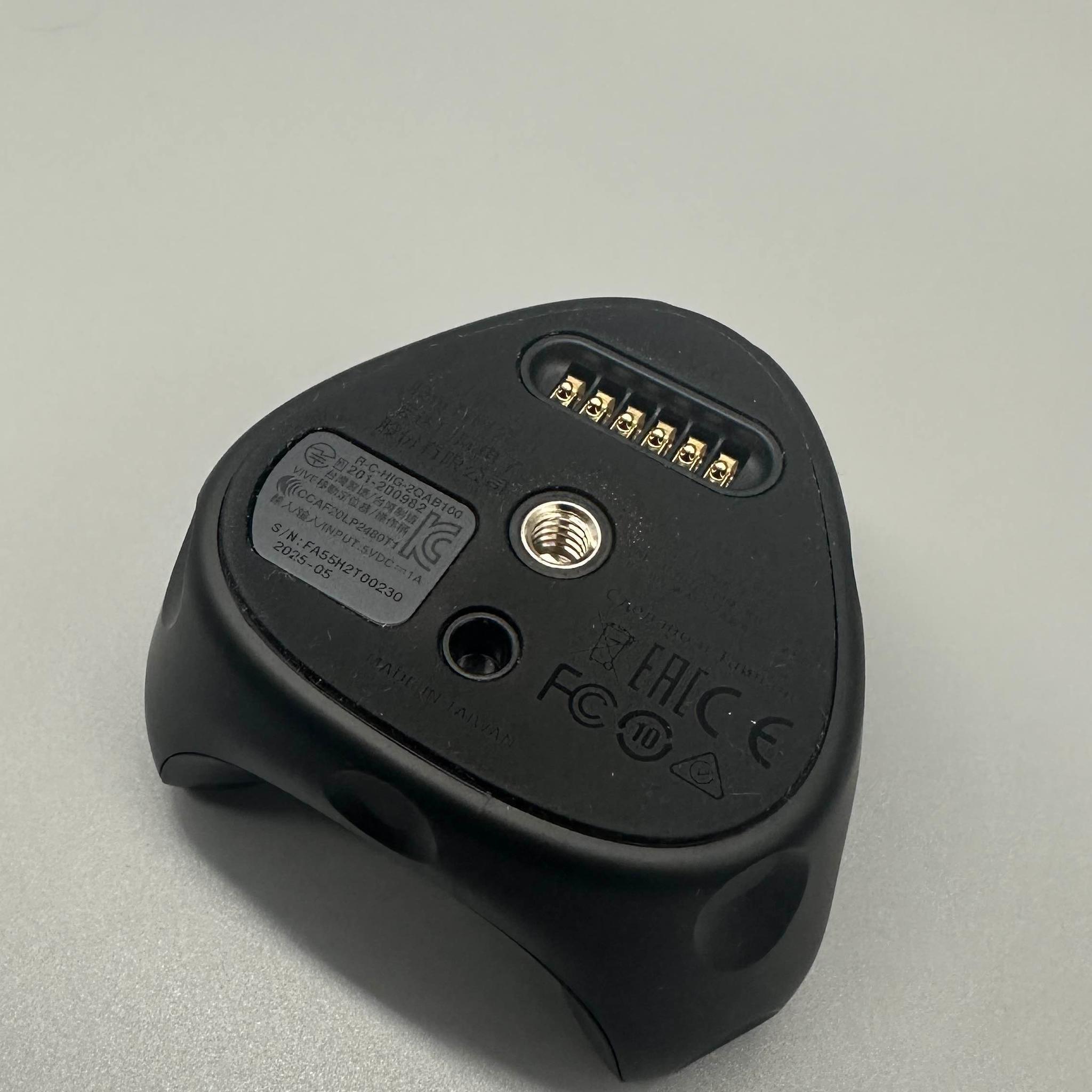 Full Body Tracking Vive Trackers (3) and 2.0 Base Stations