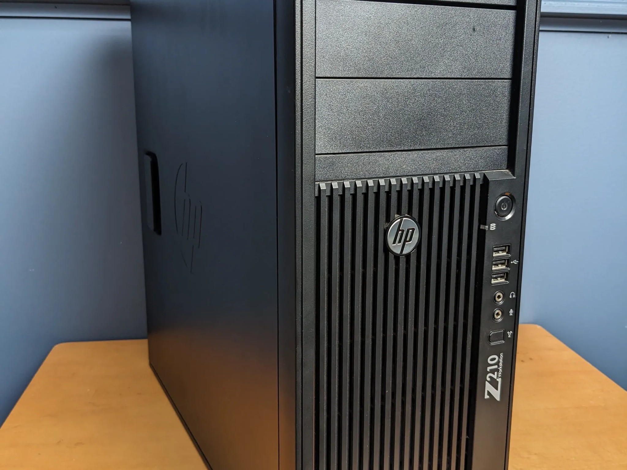Phoenix Z10 – Refurbished HP Z10 Workstation - i7 2600k - RX 5600 xt - Windows 11 Pro - 16 GB DDR3