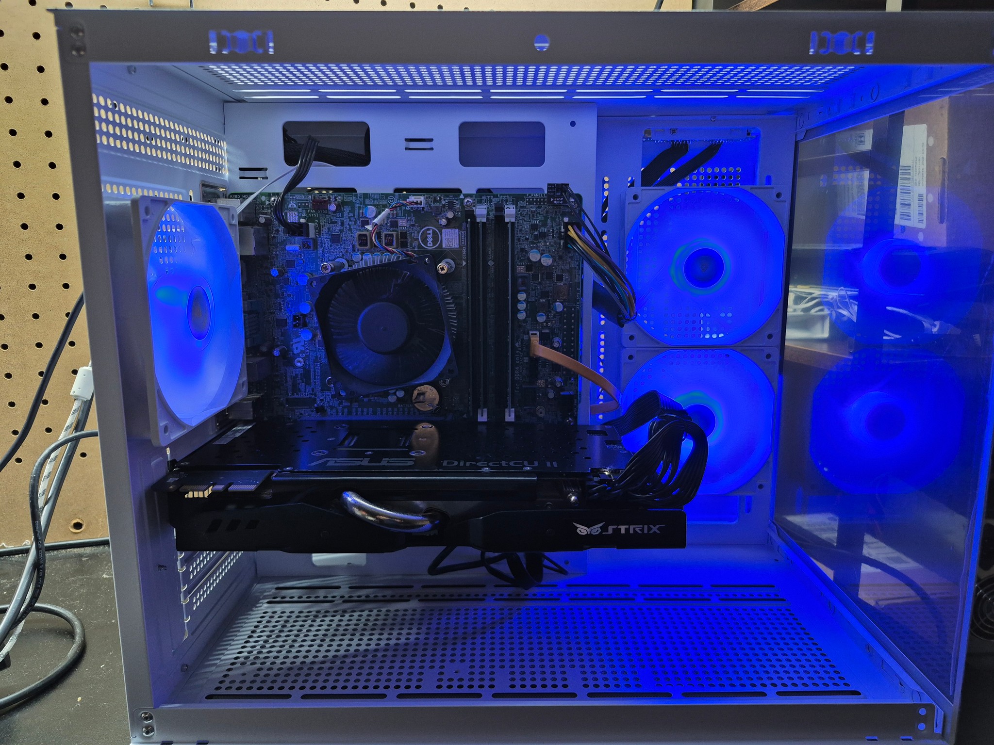 120 FPS Fortnite | Xeon (same as i7-6700), 12GB DDR4, 500GB SSD, GTX 980, Wifi, Win11, RGB