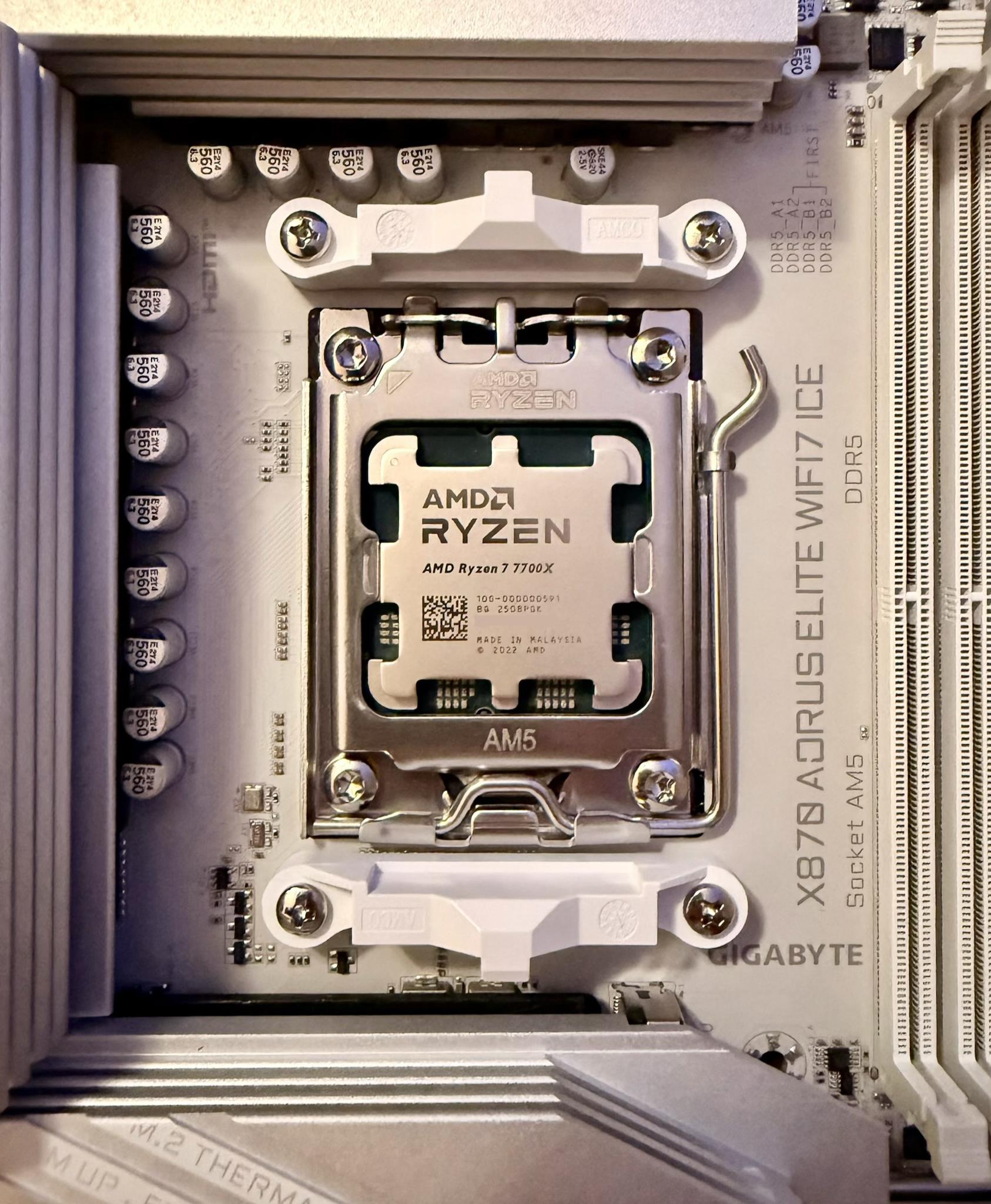 CPU + Mobo + RAM Combo | AMD Ryzen 7 7700X + Gigabyte X870 AORUS ELITE WIFI7 ICE + Corsair 32GB DDR5