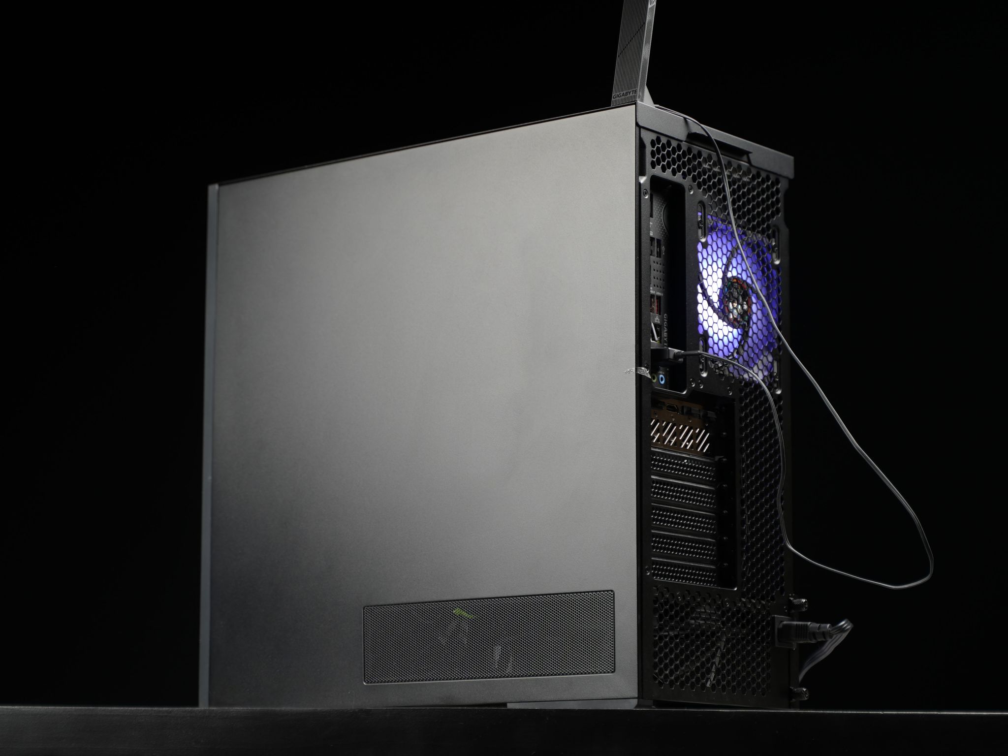 \ RF-03 / RX 9070 XT Ryzen 7 9800X3D 32GB 2TB Windows 11 4K Gaming PC Powerhouse