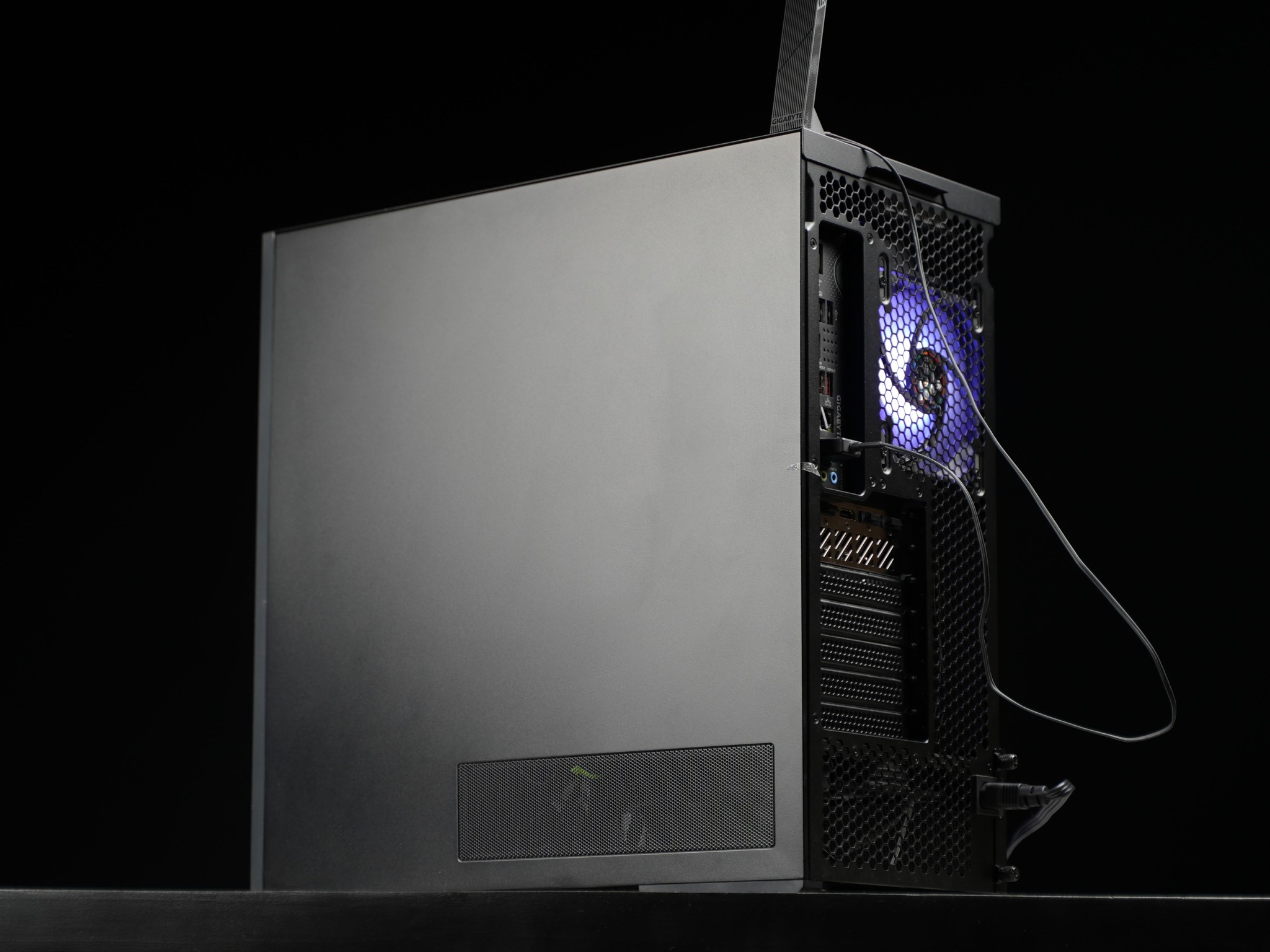 \ RF-03 / RX 9070 XT Ryzen 7 9800X3D 32GB 2TB Windows 11 4K Gaming PC Powerhouse