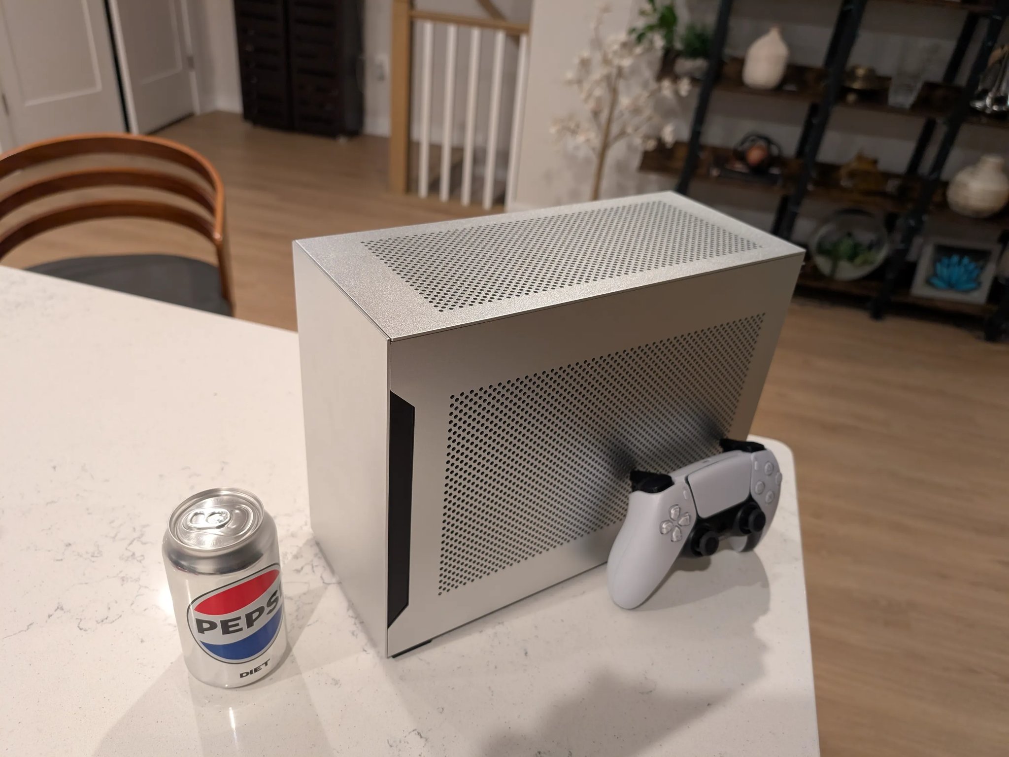 Tiny Powerhouse Gaming PC - Lian Li Dan A4-H2O Mini ITX build - 5070 Ti