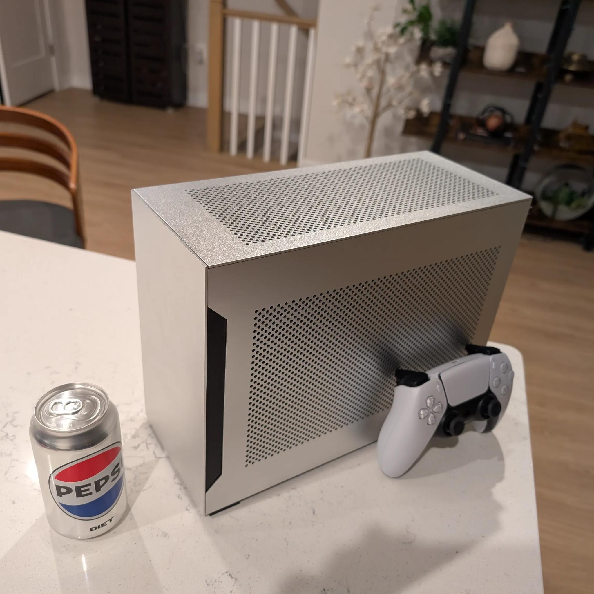Tiny Powerhouse Gaming PC - Lian Li Dan A4-H2O Mini ITX build - 5070 Ti
