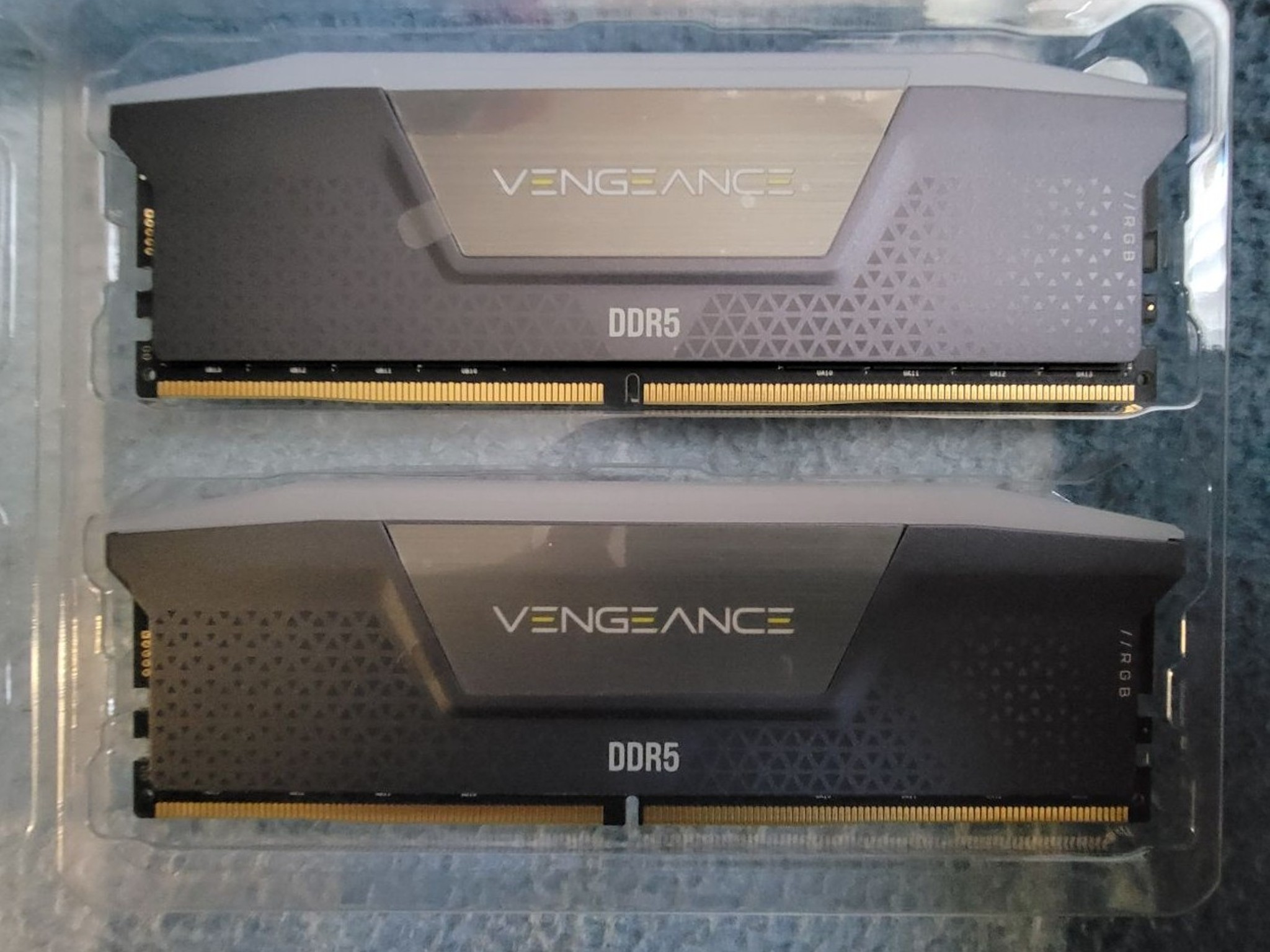CORSAIR VENGEANCE RGB DDR5 64GB (2x32GB) DDR5 6000MHz CL40 RAM –(CMH64GX5M2B6000Z40) - Used