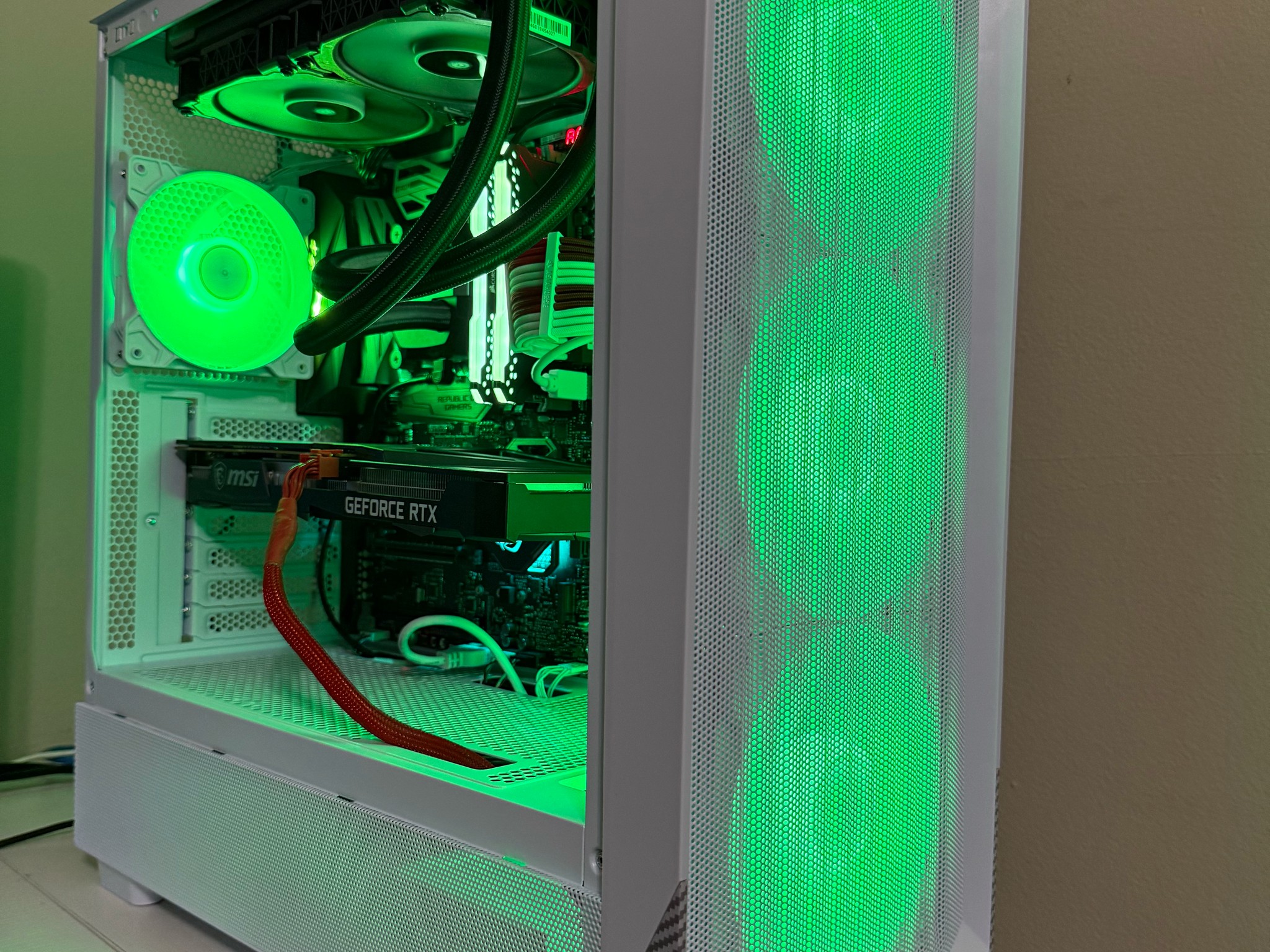 I7 8700k / RTX 3060 Ti / 16gb RAM/ 1tb SSD 2tb HDD