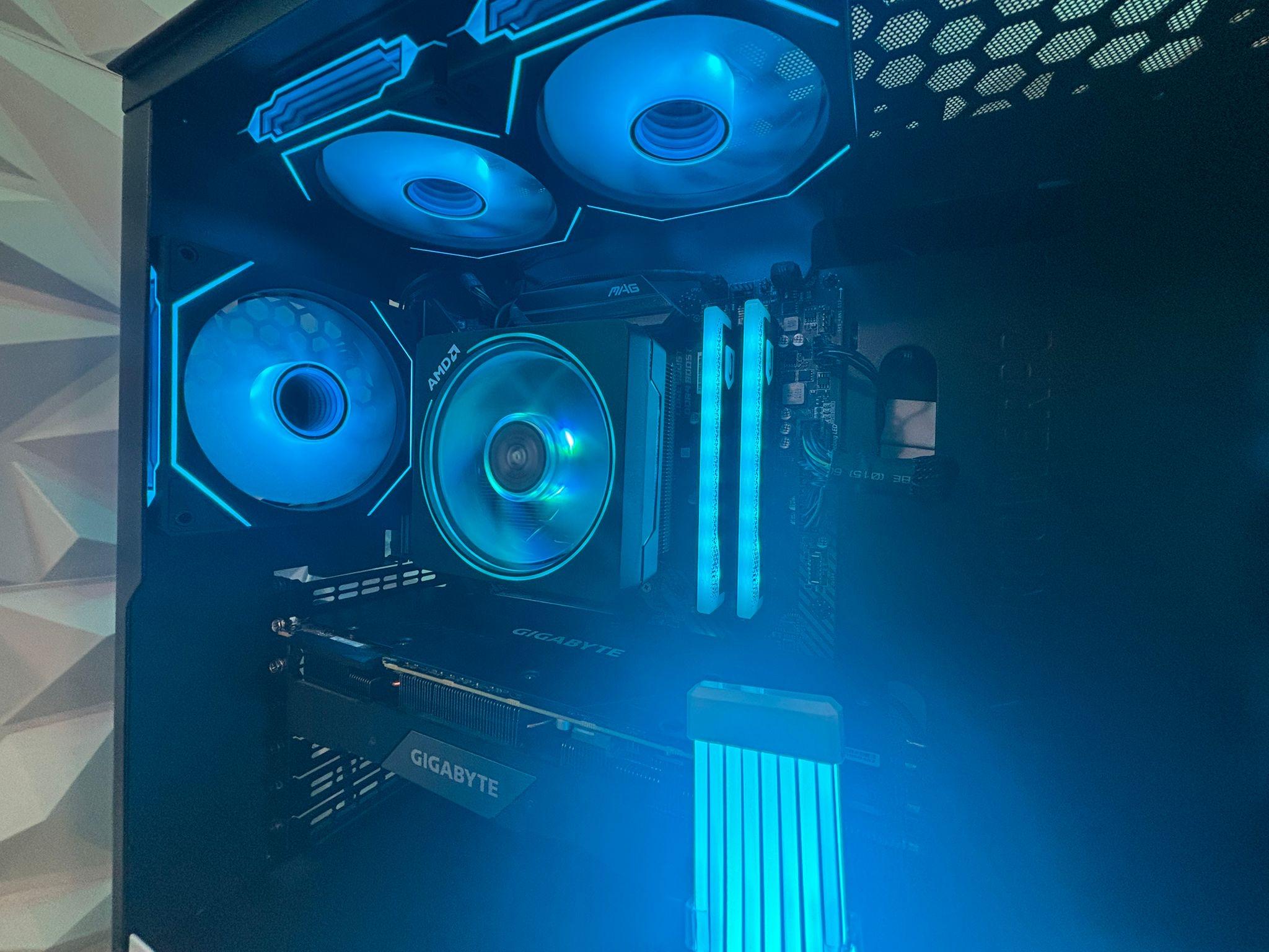 ⚪️ Clean White Gaming Rig | Ryzen 7 3700X | RTX 2070 Super | 32GB RAM | 1TB SSD