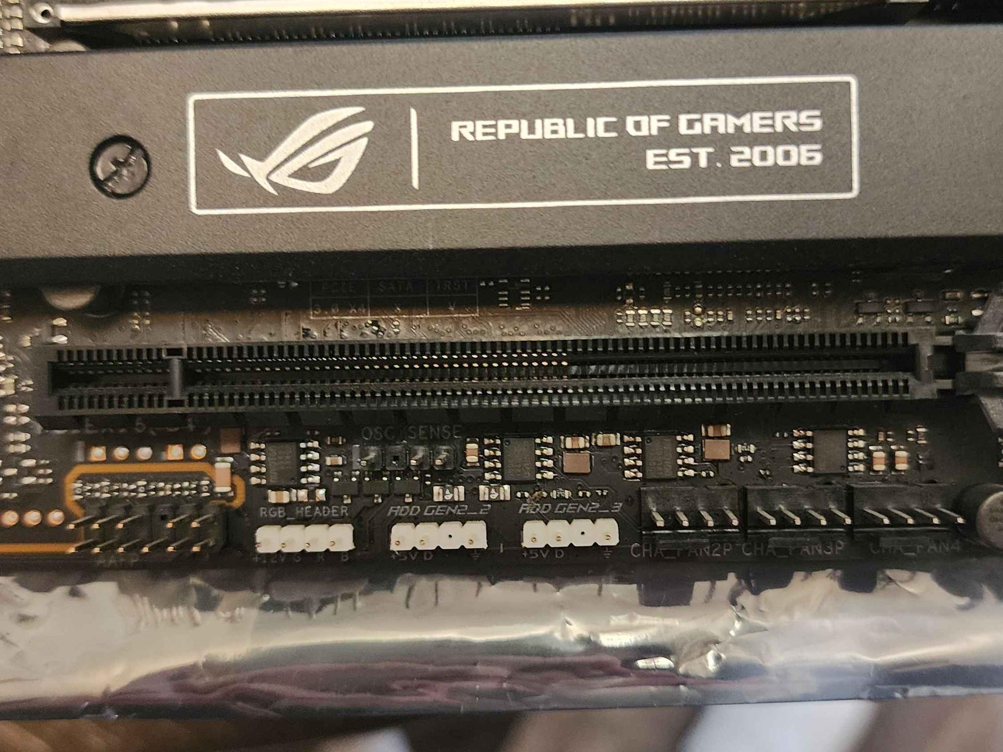 ASUS ROG MAXIMUS Z690 HERO Motherboard + Intel i9-12900K CPU