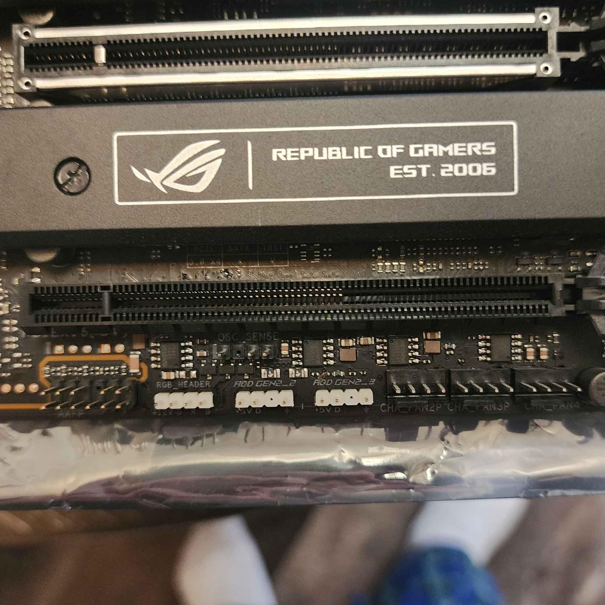 ASUS ROG MAXIMUS Z690 HERO Motherboard + Intel i9-12900K CPU