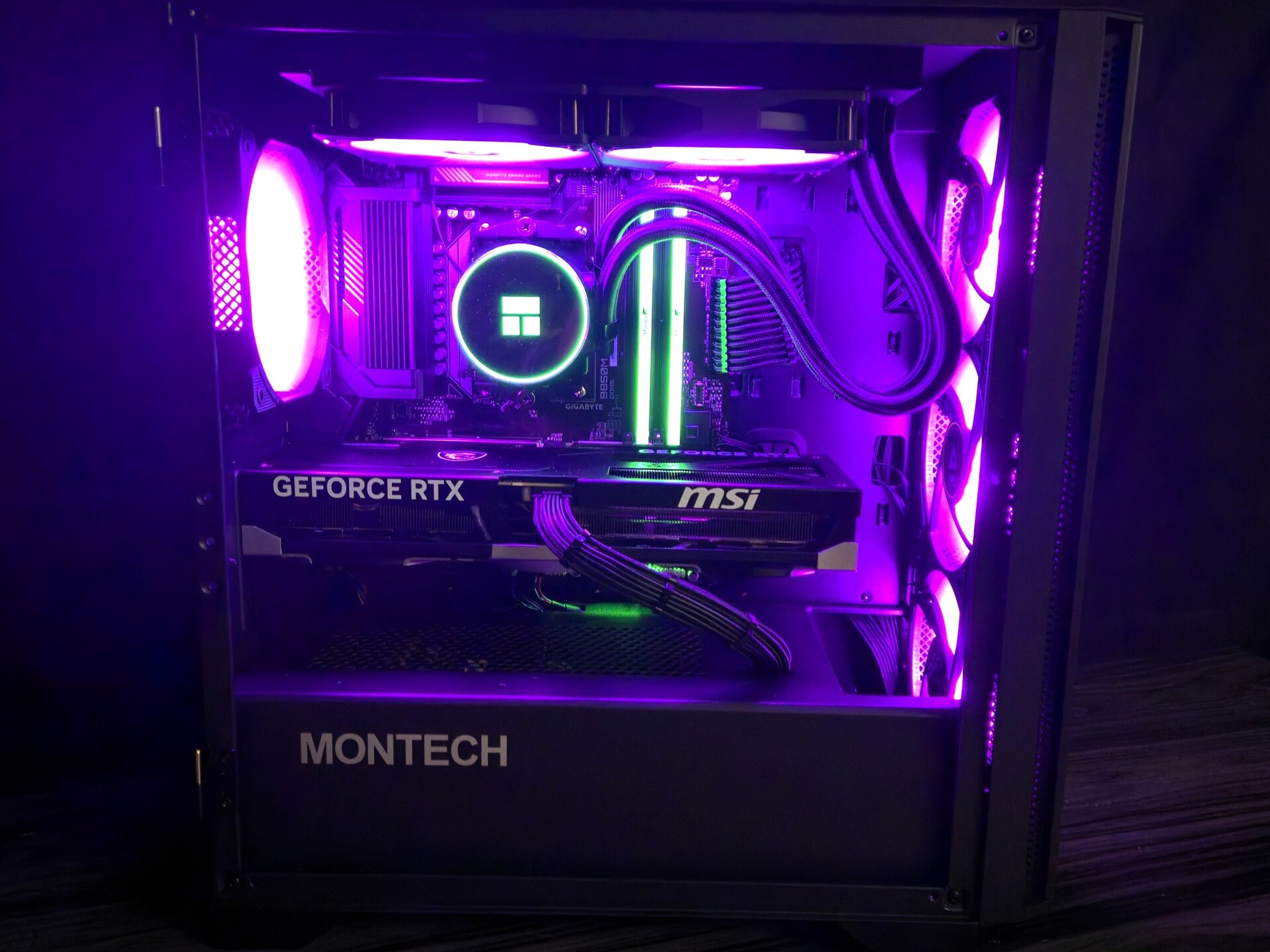 RTX 5070 Ti - 9850X3D - 32GB DDR5 6400 CL32 - 2TB Crucial NVMe