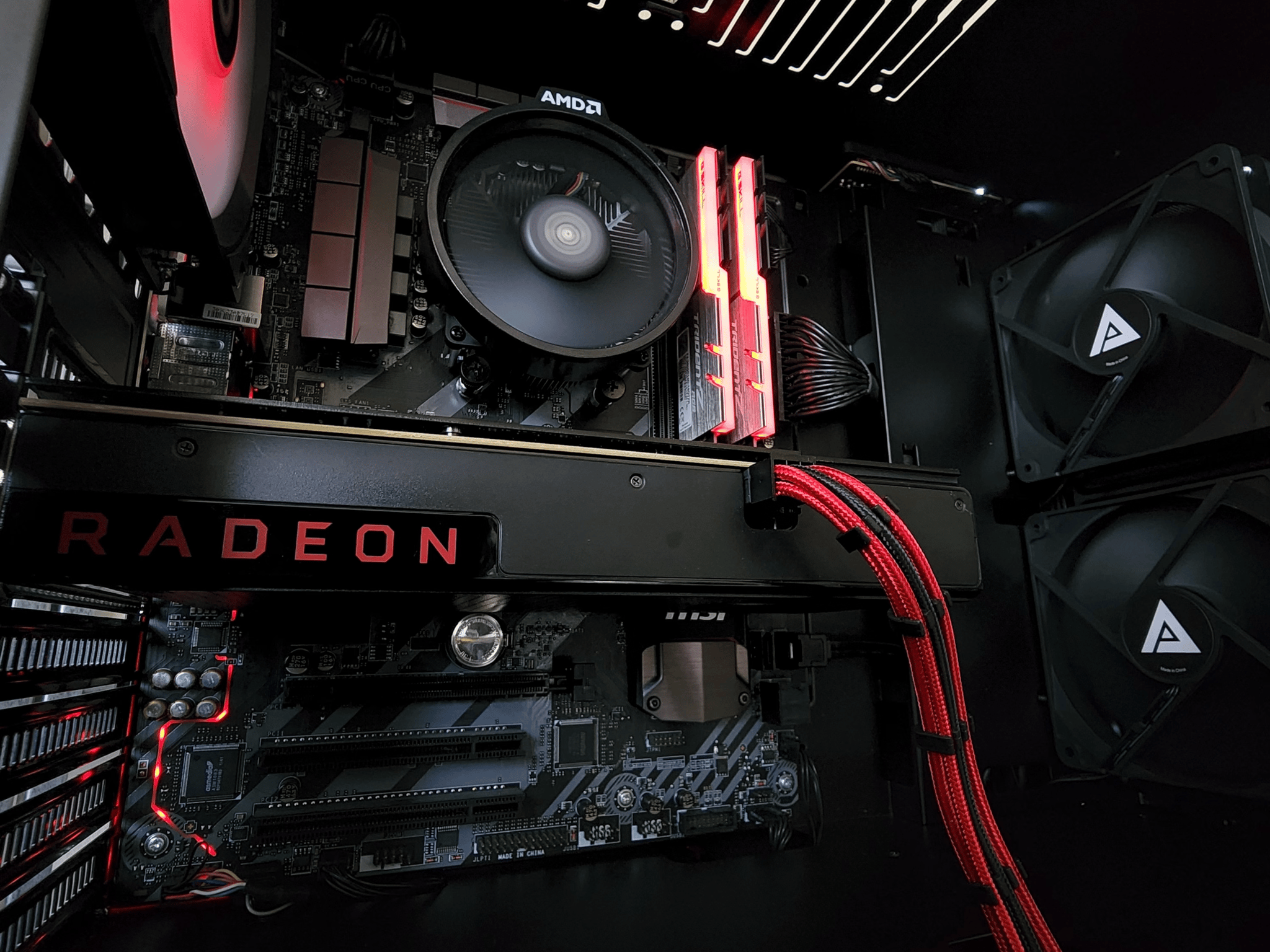 AMD Ryzen 3 2200G // XFX Radeon RX 480 8GB // GSKILL 16GB 3000MHz