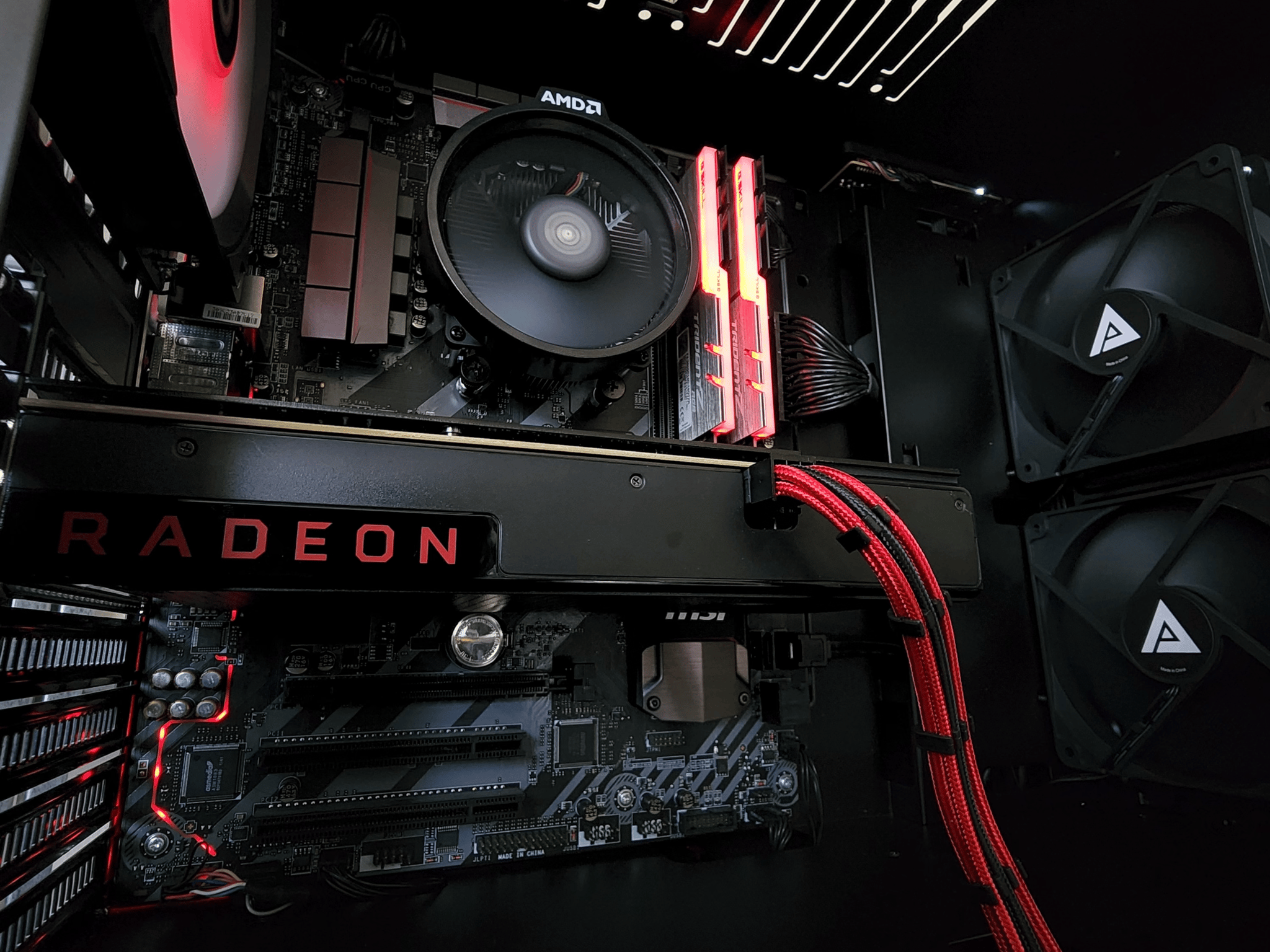 AMD Ryzen 3 2200G // XFX Radeon RX 480 8GB // GSKILL 16GB 3000MHz