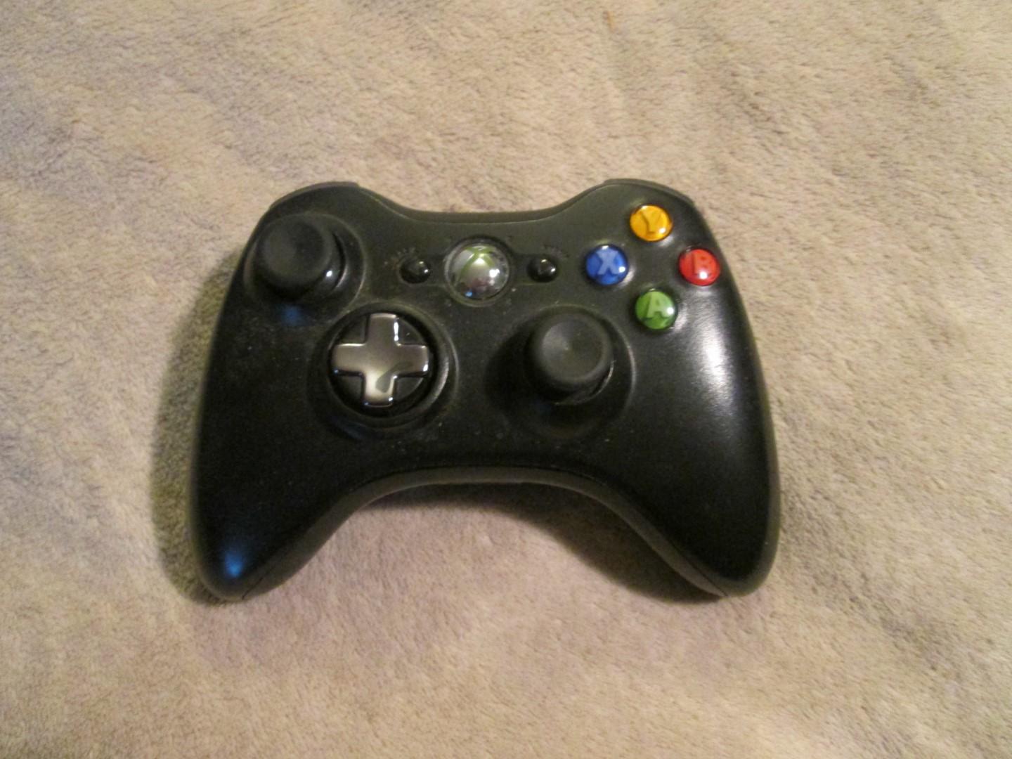 Xbox 360 Slim 250gb With Accessories