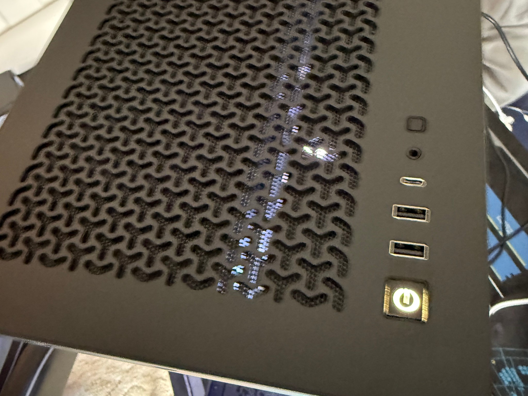 Custom RTX 4080 FE with AMD 9700X
