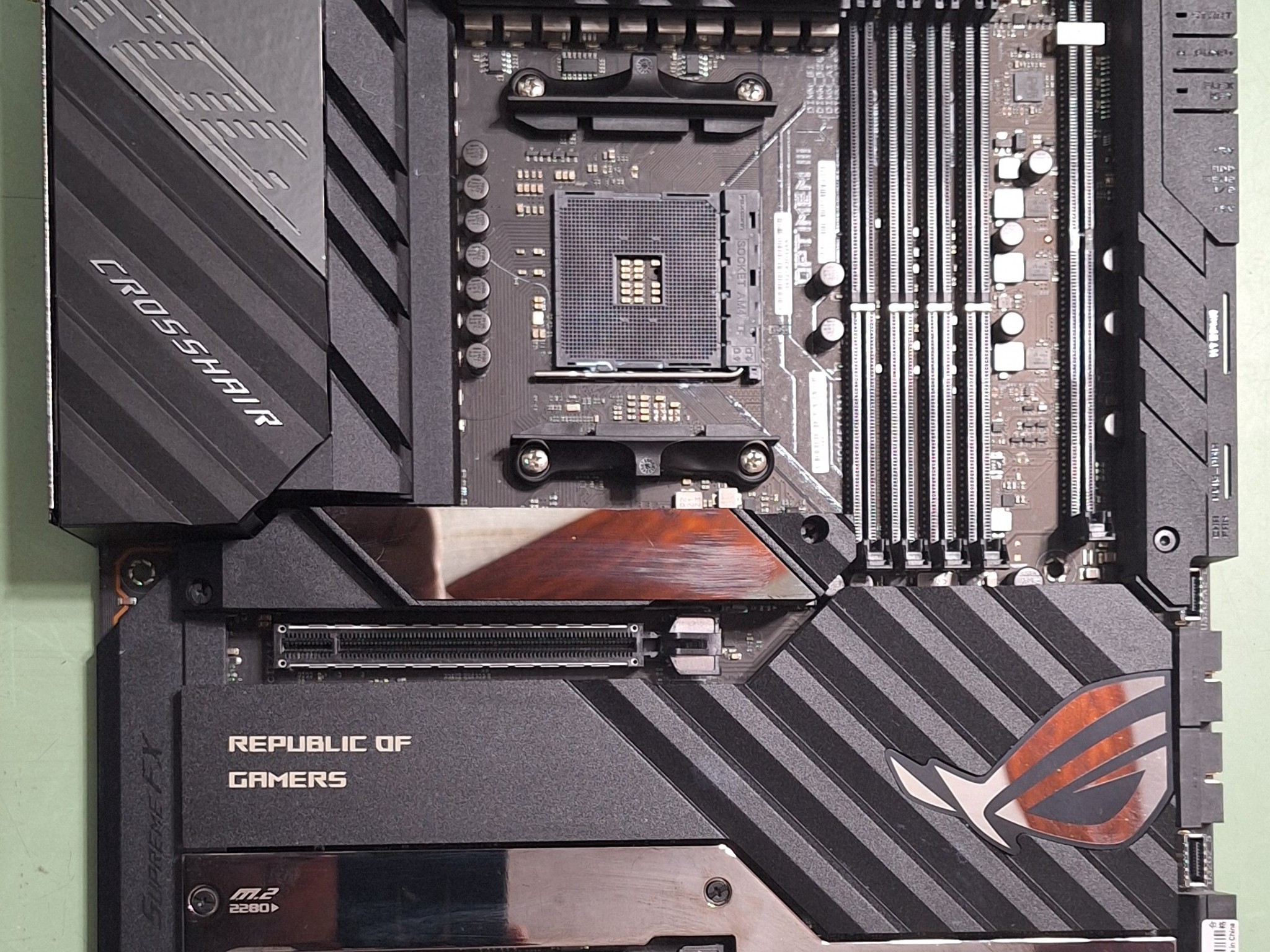 CROSSHAIR VIII EXTREME AM4 X570 Motherboard with 32gigs DDR4 Ram