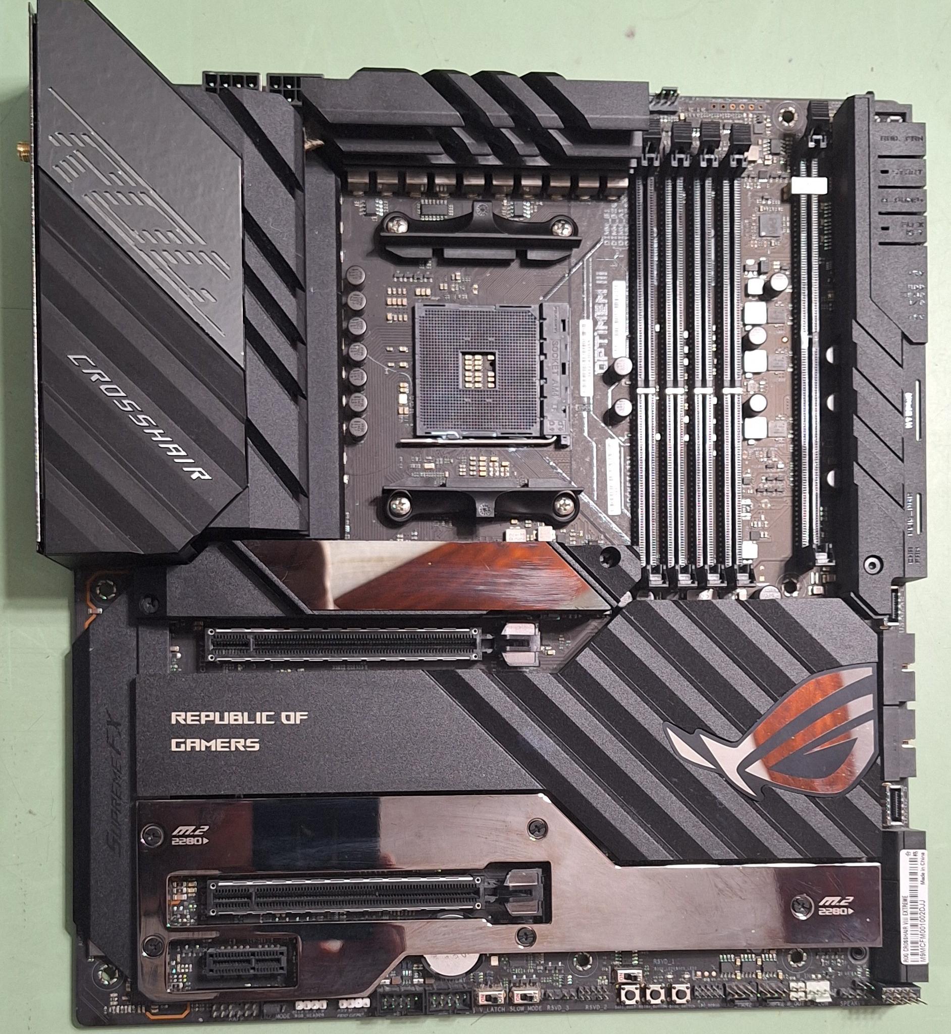 CROSSHAIR VIII EXTREME AM4 X570 Motherboard with 32gigs DDR4 Ram