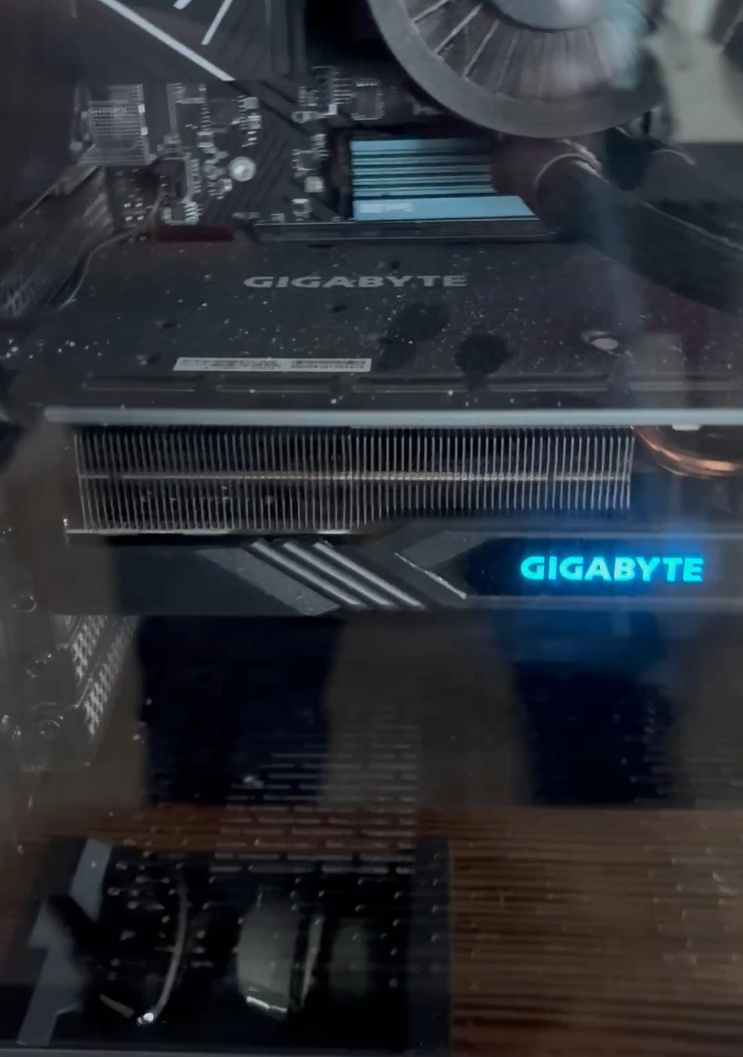 Gigabyte 7800 XT