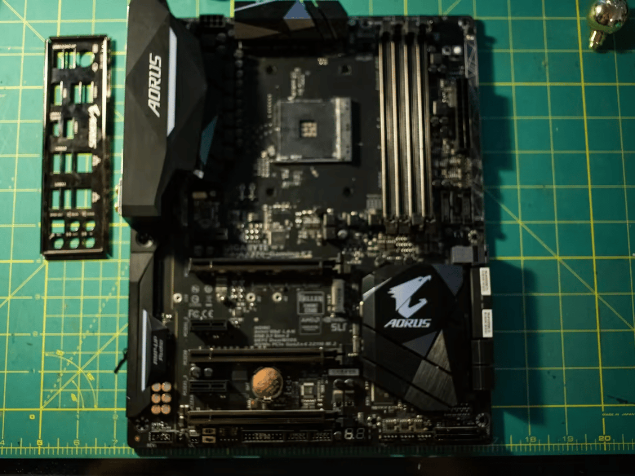 GIGABYTE GA-AX370-Gaming K7 AMD AM4 X370 ATX Motherboard with original box