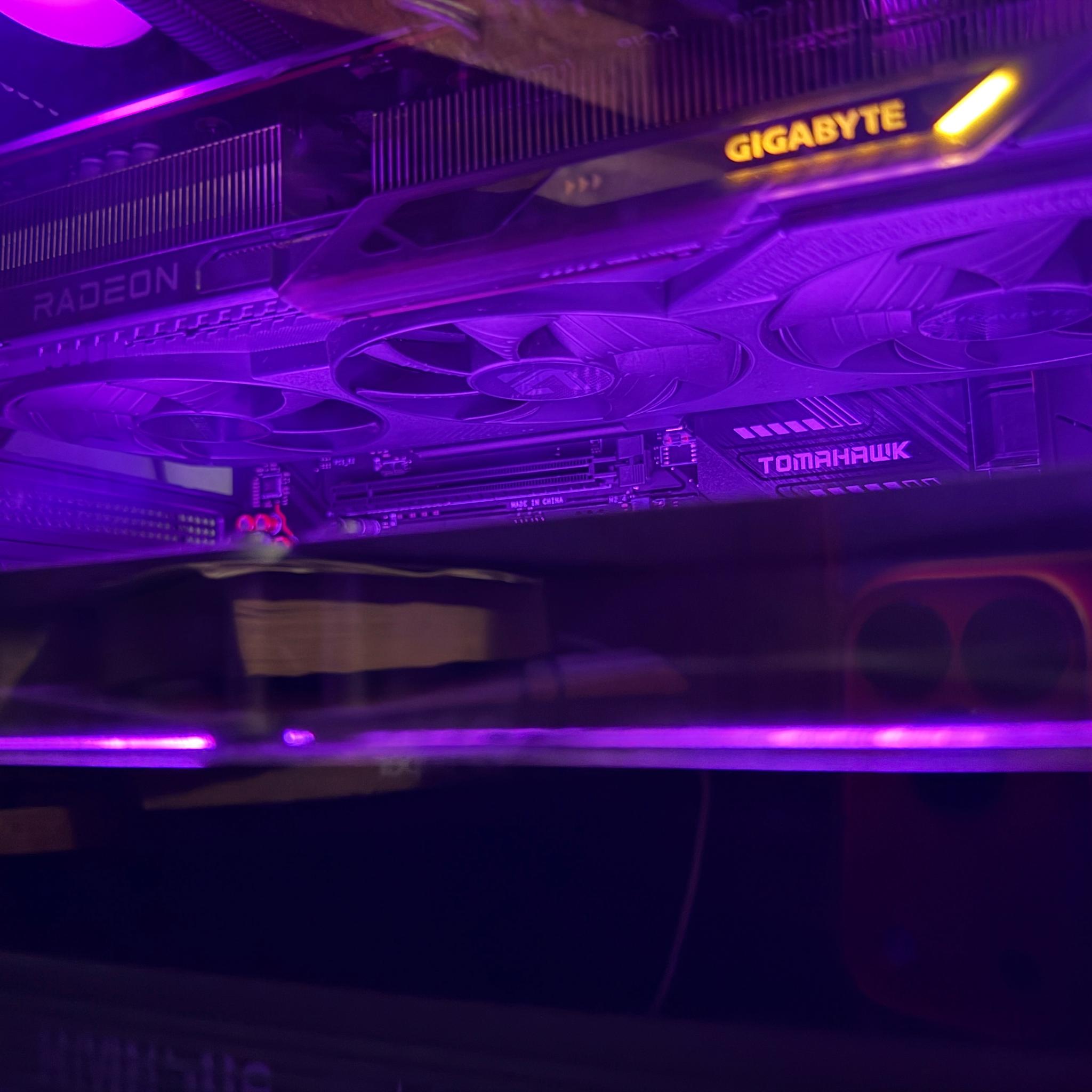 Ryzen 7 7800X3D + RX 9070 XT 16GB