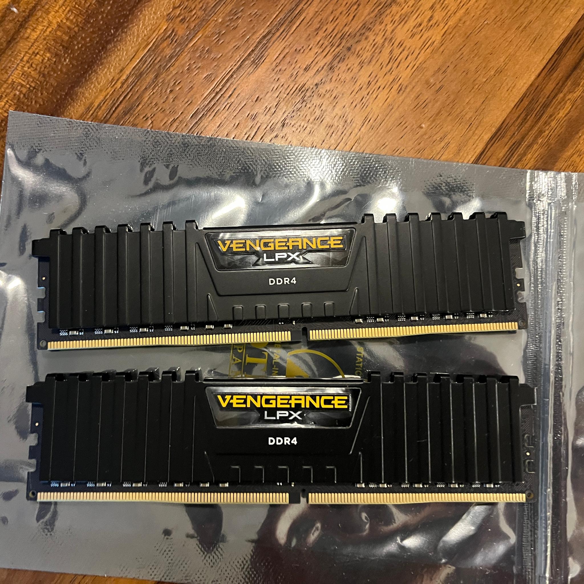 Corsair Vengeance LPX 64GB 2x32GB DDR4 3200 288-Pin DIMM CMK64GX4M2E3200C16