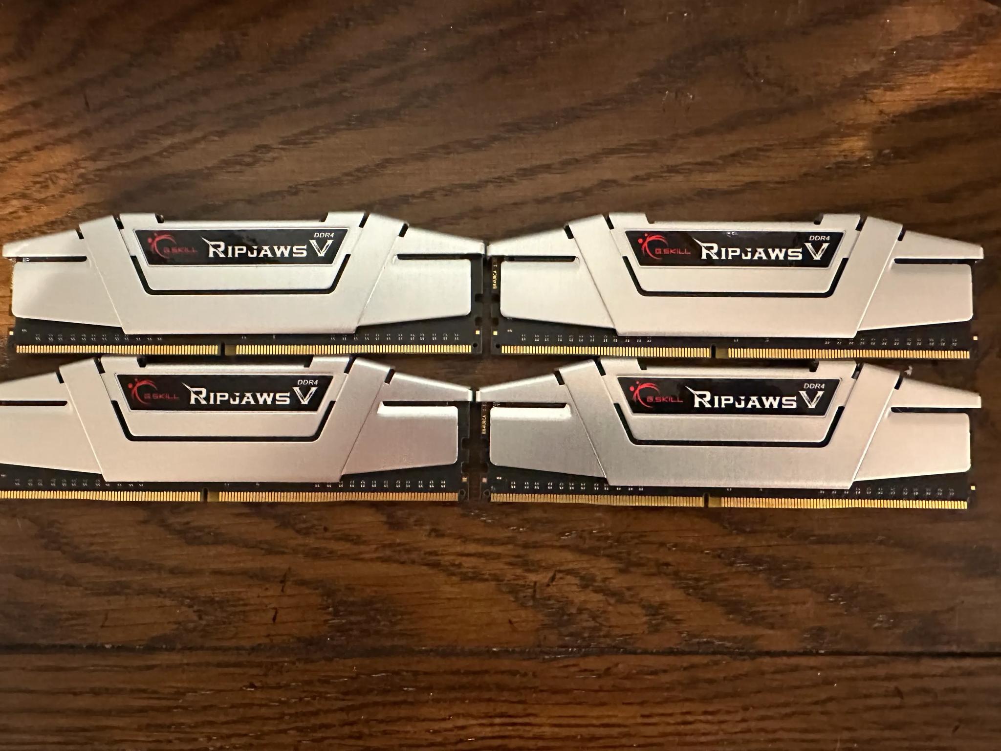 G.skill Ripjaws V 32gb (4x8gb) DDR4-2400mhz CL15 RAM