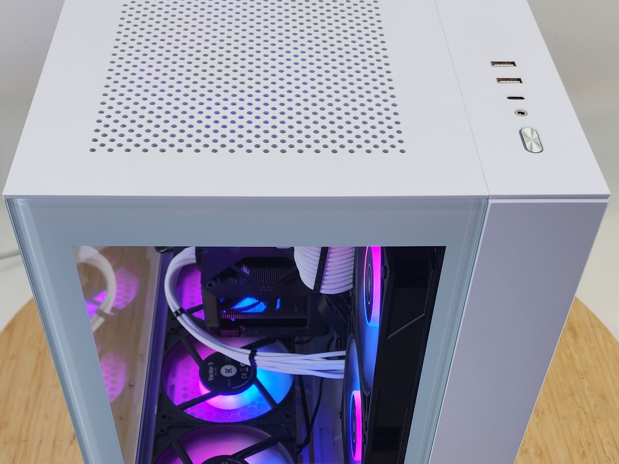 Gaming PC Ryzen 7 7700X 16GB RAM 1TB SSD RTX 5060 Ti 16GB Windows 11 Computer
