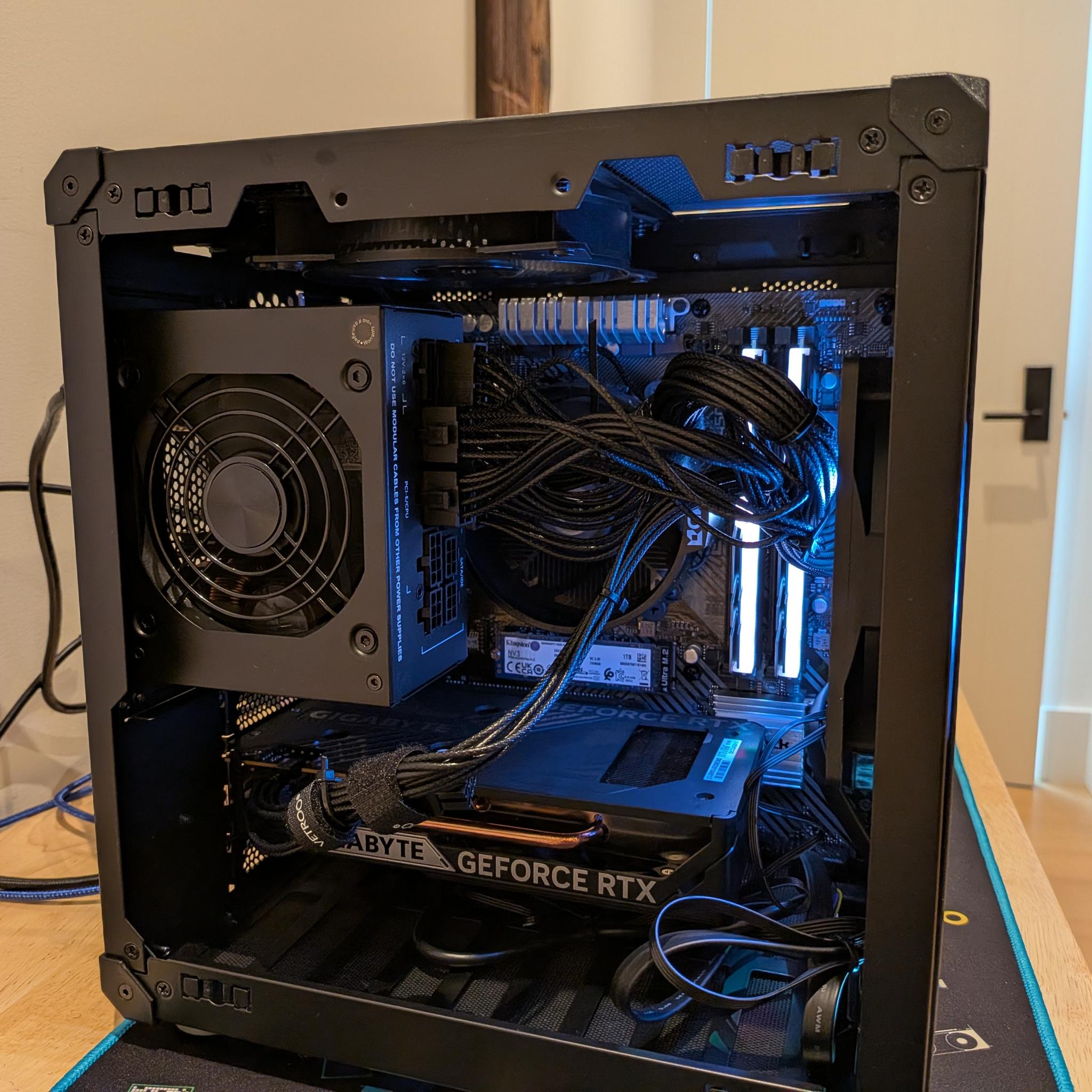 1080p Grayscale - RTX 5050, Ryzen 5 5600X, 16 GB DDR4 RAM, 1 TB Gen 4 NVME, RGB