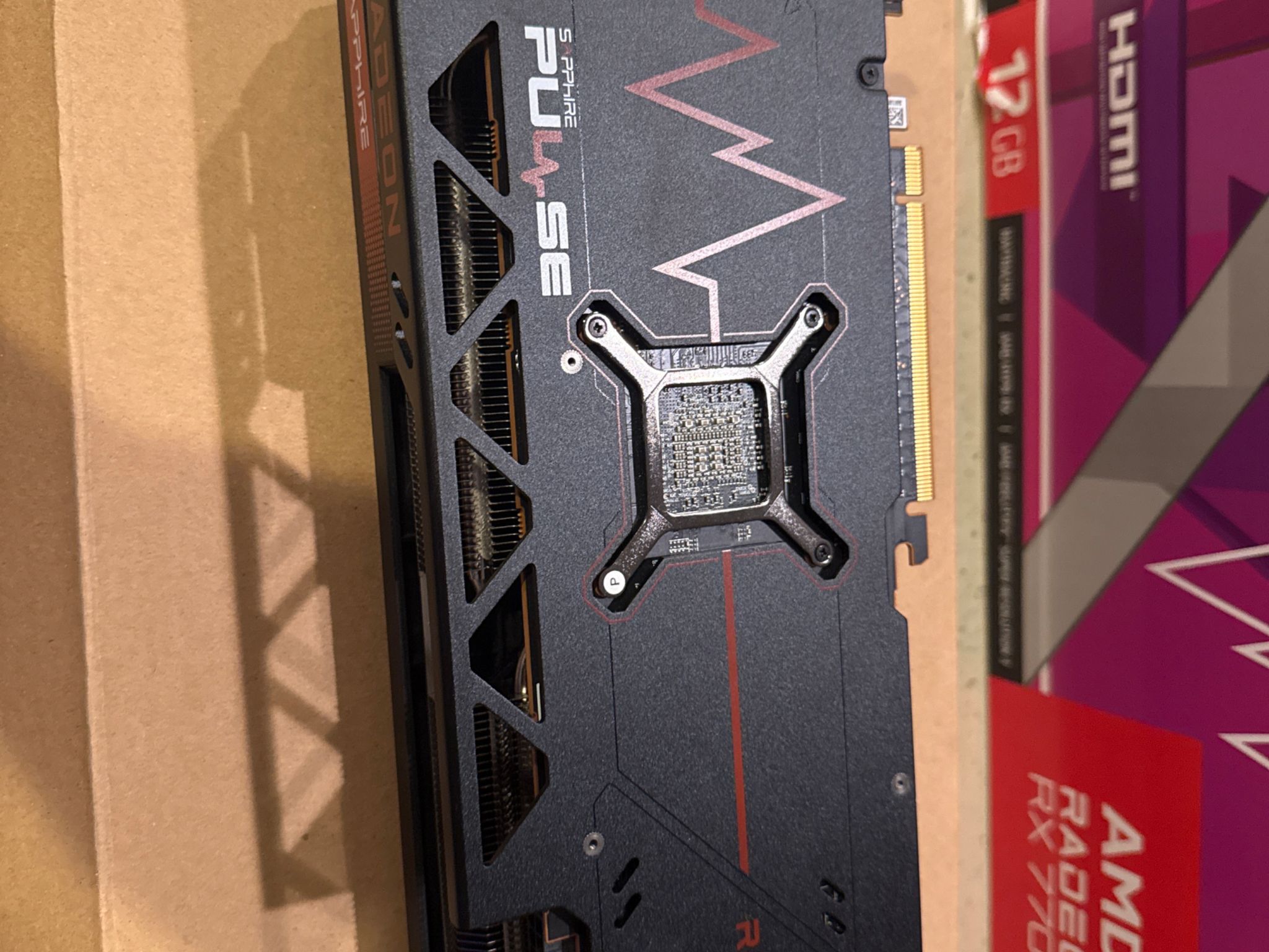 Radeon Rx Sapphire Pulse 7700XT 12gb VRAM