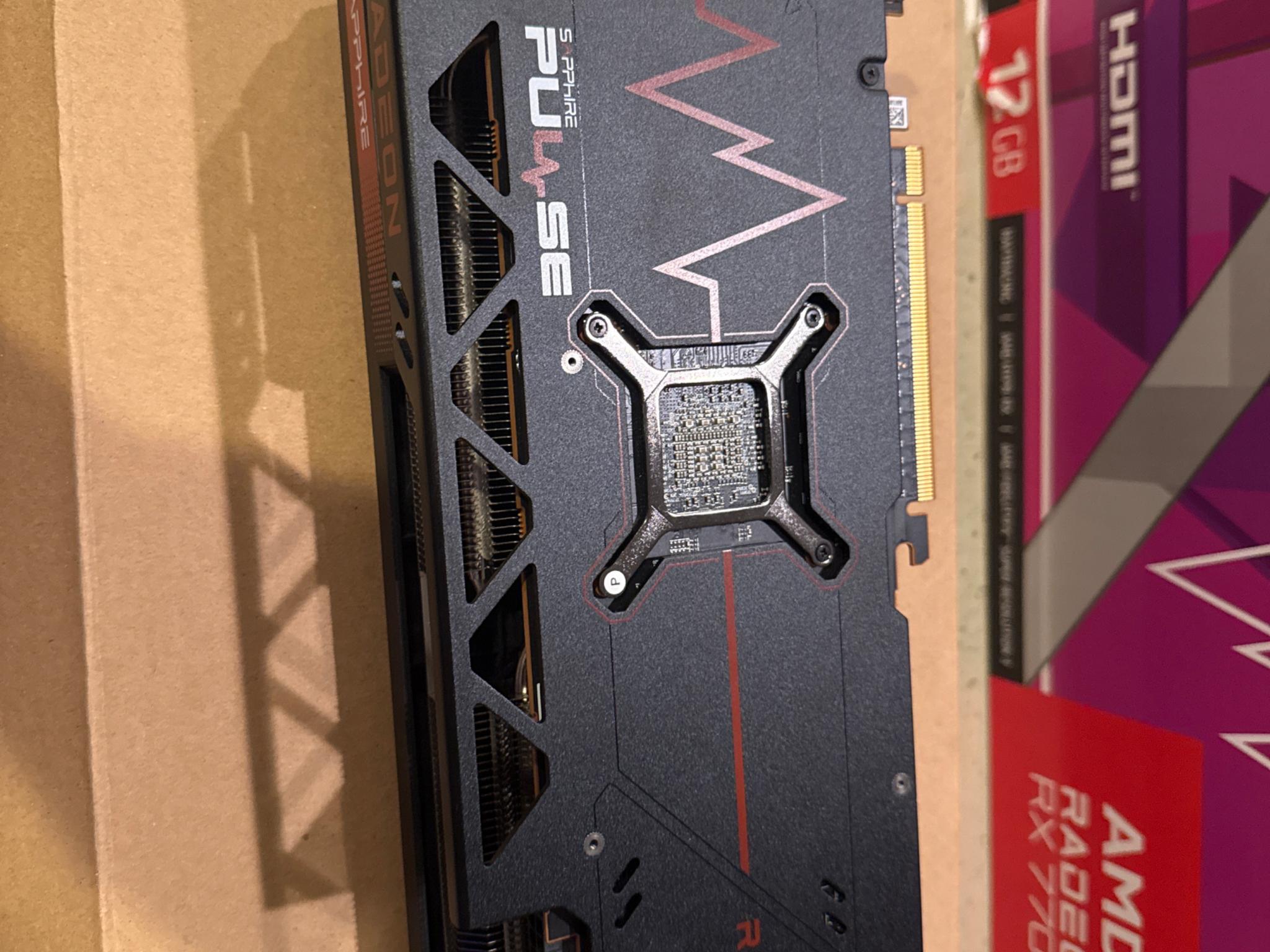 Radeon Rx Sapphire Pulse 7700XT 12gb VRAM